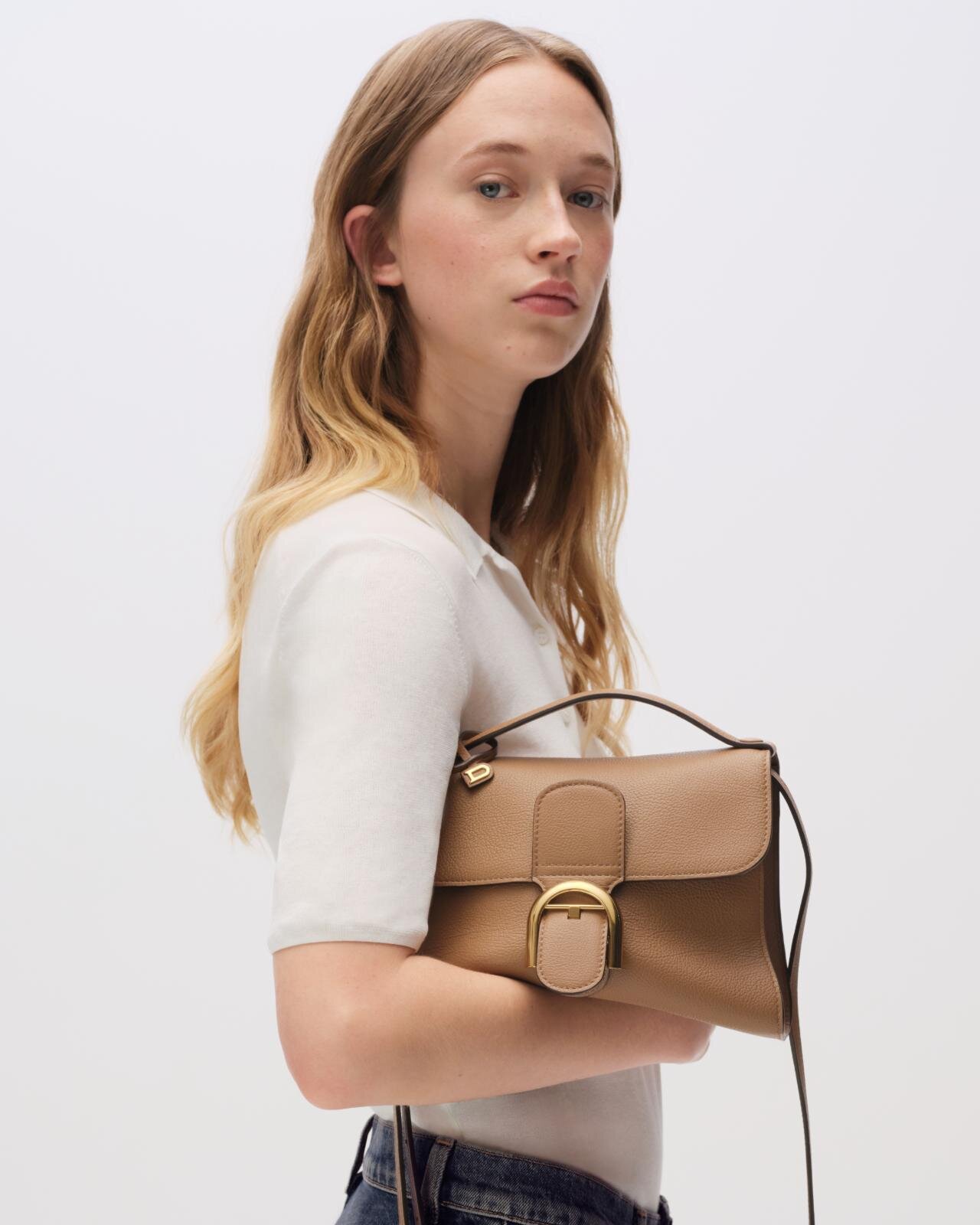 デルヴォーのバッグ「ブリヨン テンポ」にスモールサイズ、柔らかな