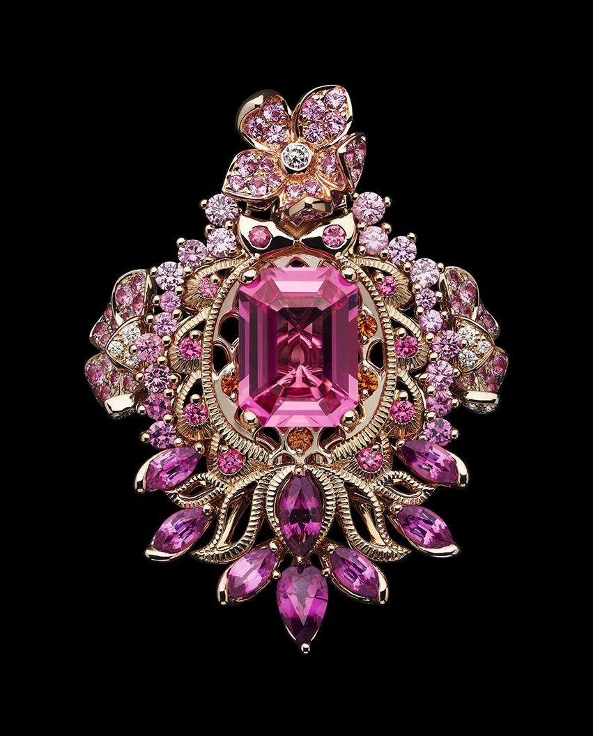 ディオールのハイジュエリー“庭園の美”着想のフラワーネックレス＆月と