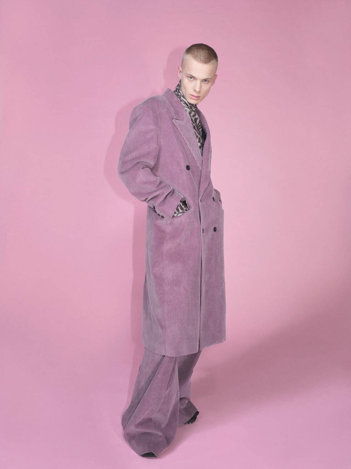 ジョン ローレンス サリバンの新作、太畝コーデュロイのダブルコート