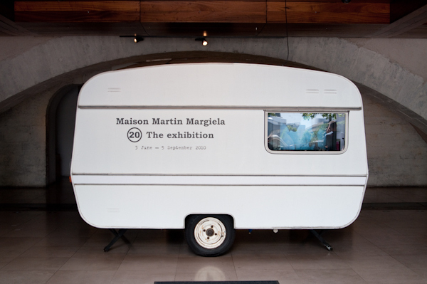 メゾン マルタン マルジェラ創立20周年を記念した回顧展 ‐ ロンドン