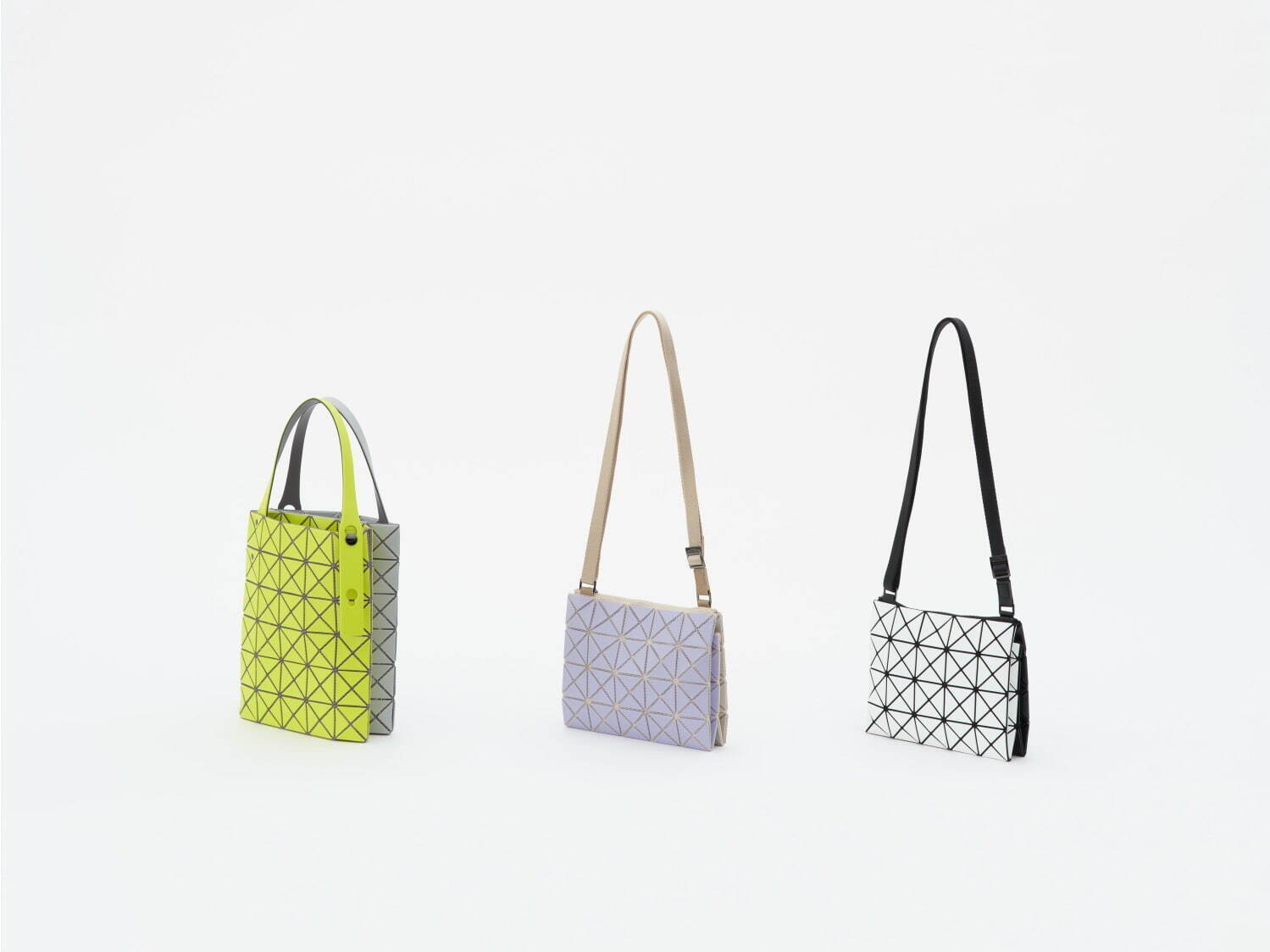 BAO BAO ISSEY MIYAKE新作、爽やか“バイカラー”のミニトートや2WAY巾着