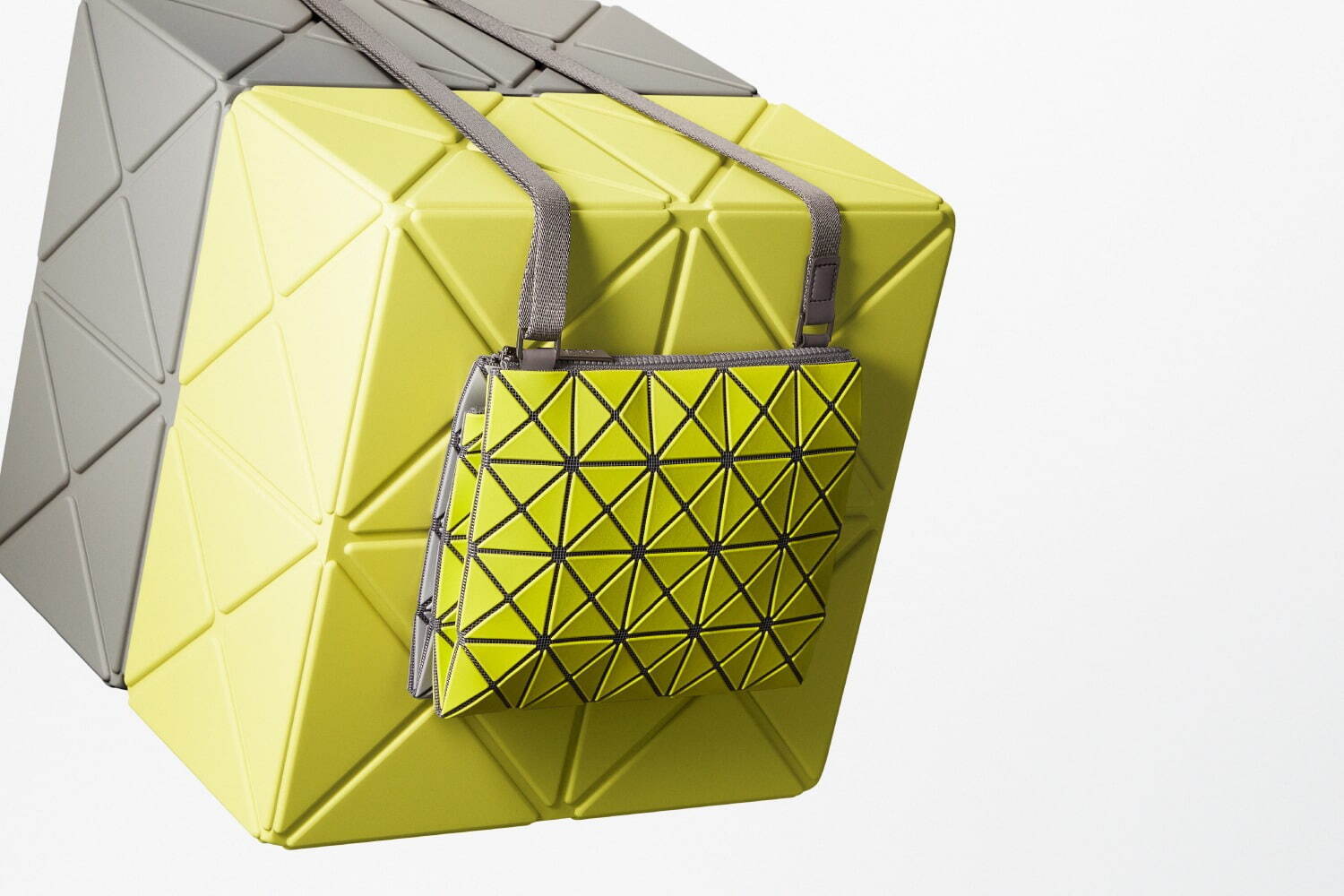 BAO BAO ISSEY MIYAKE新作、爽やか“バイカラー”のミニトートや2WAY巾着