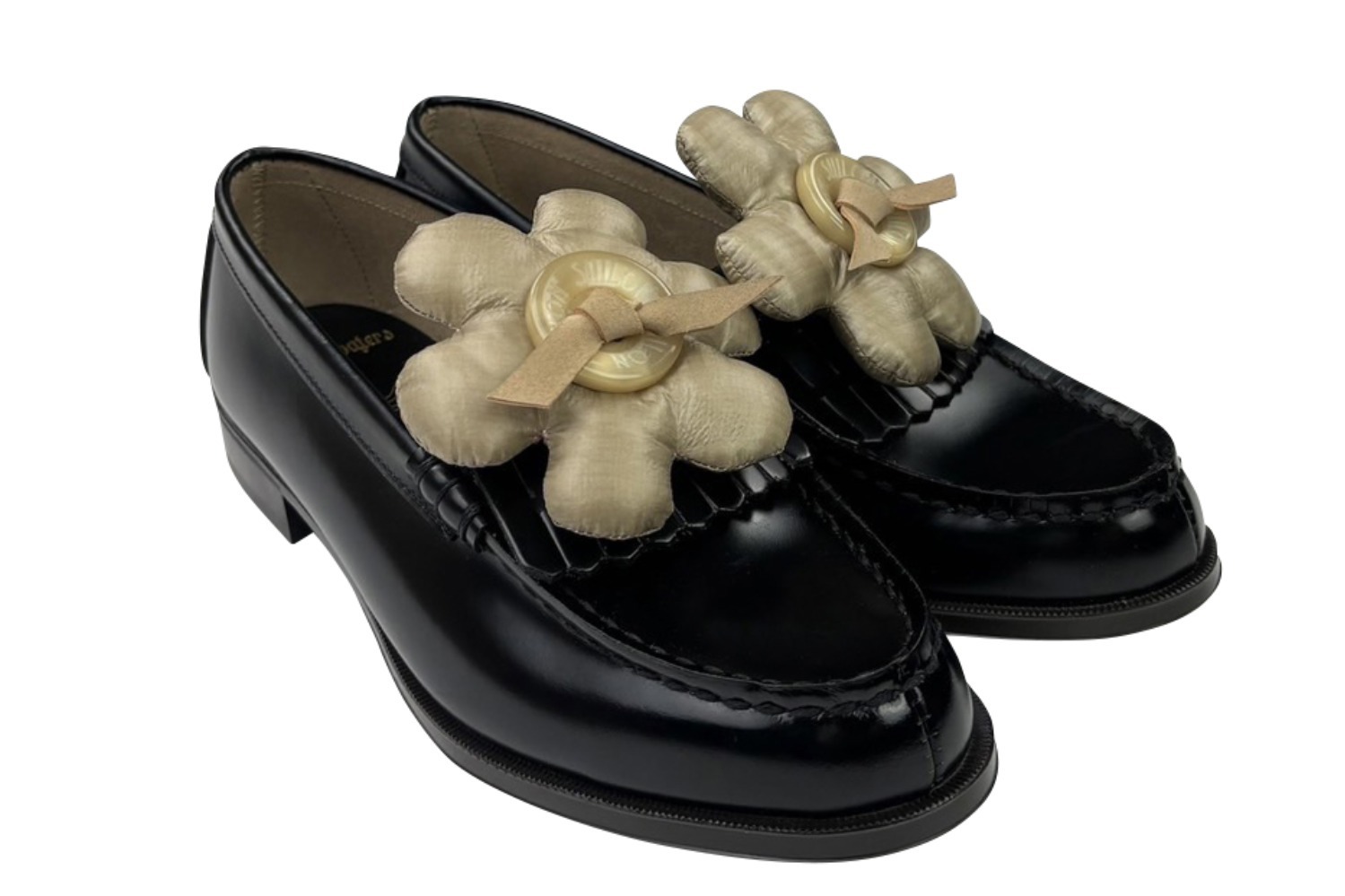 シーロン×ハルタのコラボローファー、大きな花＆煌めくリボンを