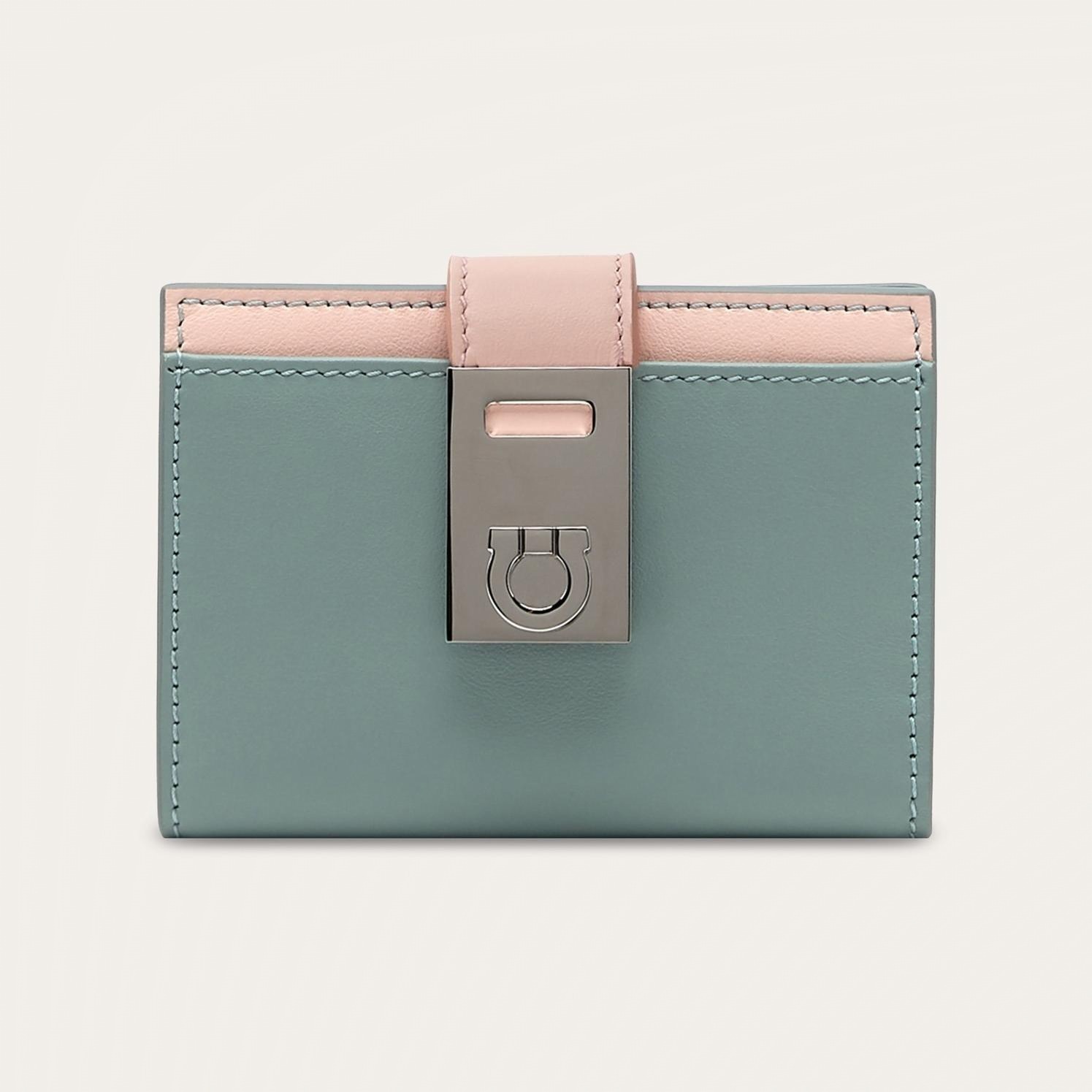 フェラガモの「ハグ」ウィメンズカードケース、バックル付きベルト