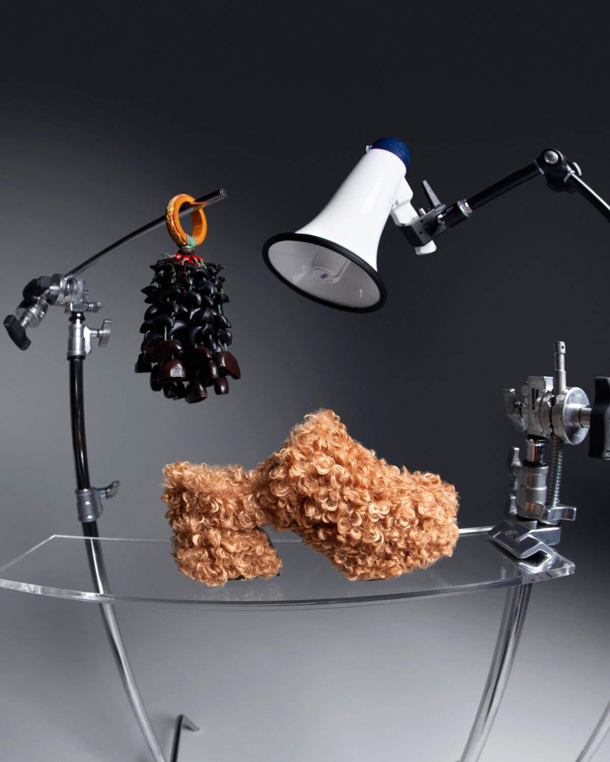 セルジオ ロッシ「シー ロッシ」23年秋冬新作シューズ、“ふわふわ