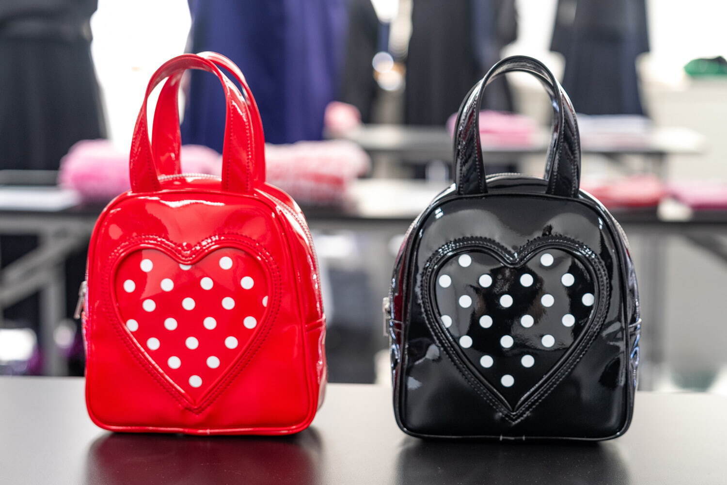 コム デ ギャルソン・ガール“ドット柄ハート”のバッグ、レッドor