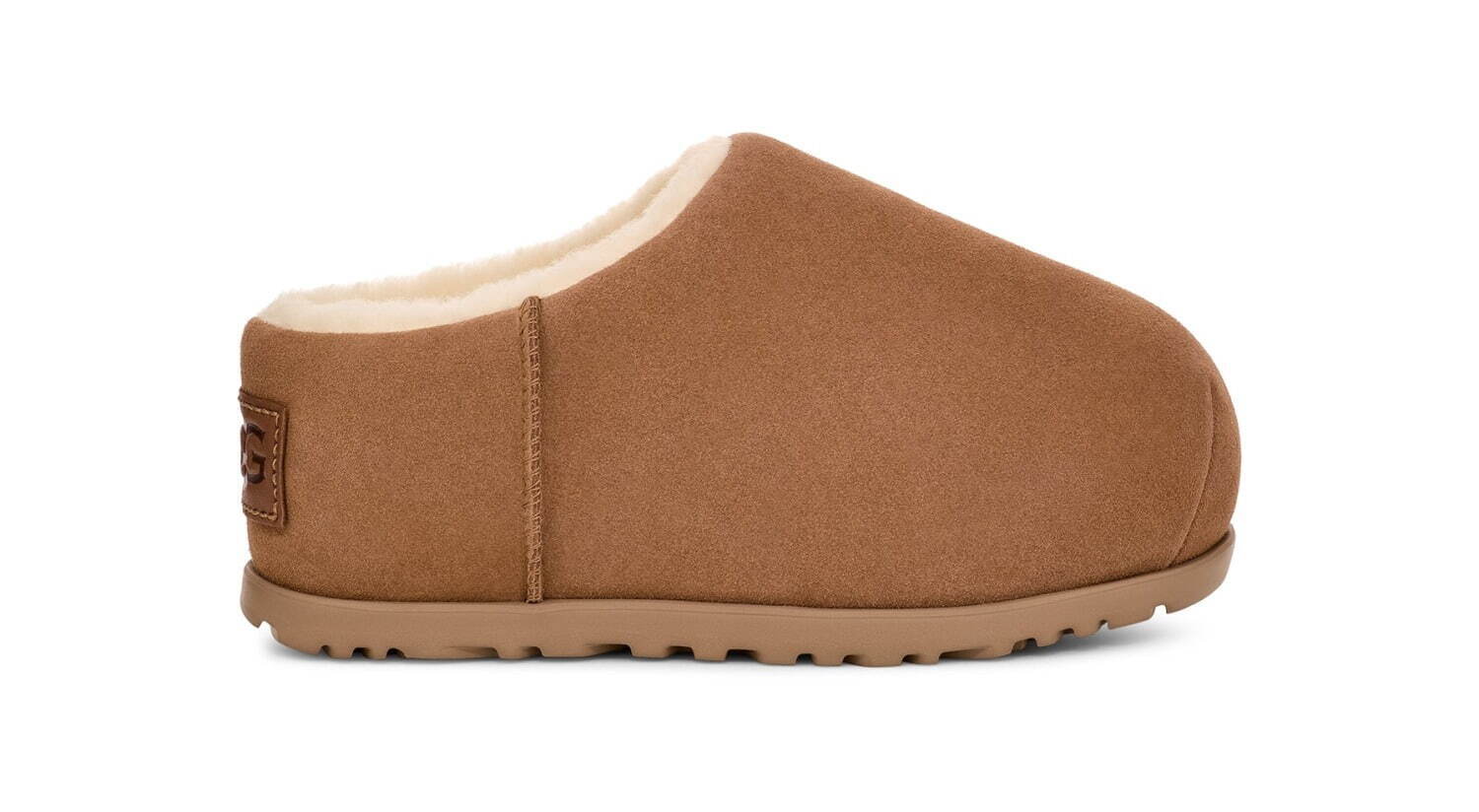 UGG24年冬“スエード×ゴム製ソール”の厚底ブーツ、脚長効果を叶える隠し