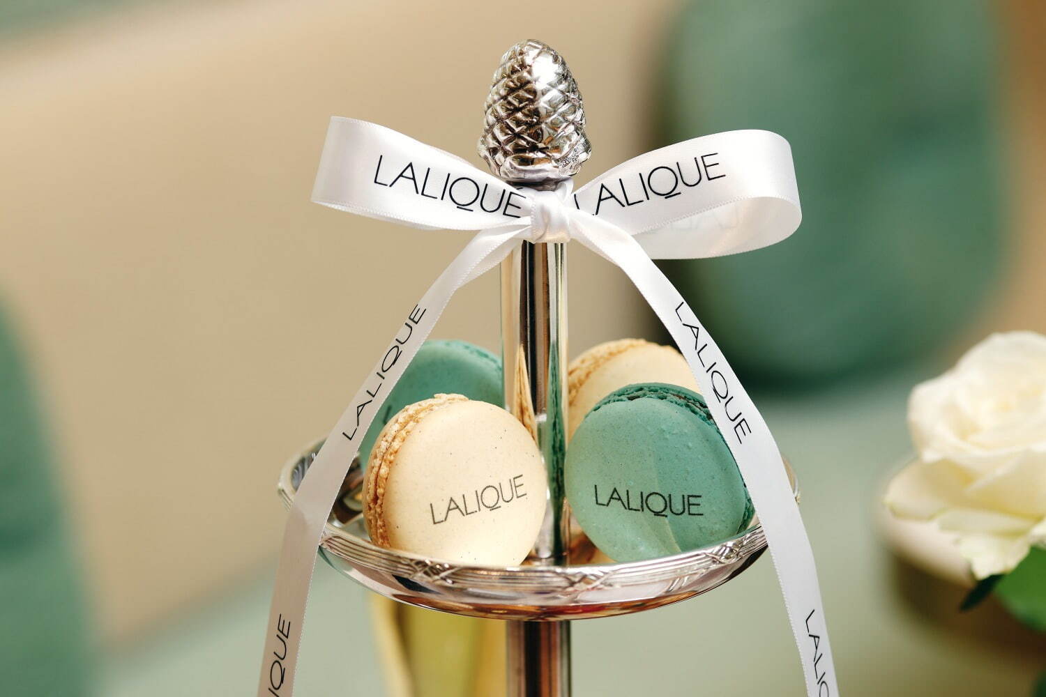 ラデュレ×ラリック“魚のガラスオブジェ”と楽しむアフタヌーンティー