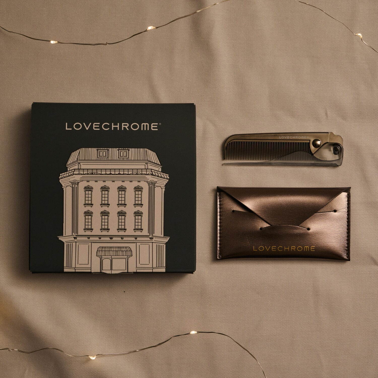 コスメキッチン24年クリスマスコフレ、ラブクロムの限定ポーチ付き