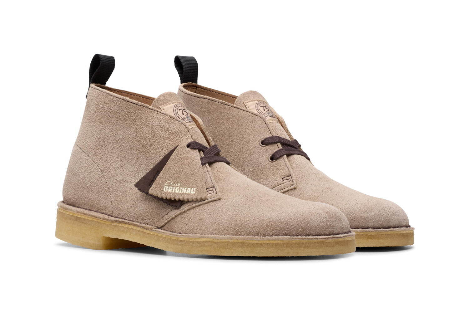 クラークスの人気シューズ「デザートブーツ」限定色、なめらかな絶妙