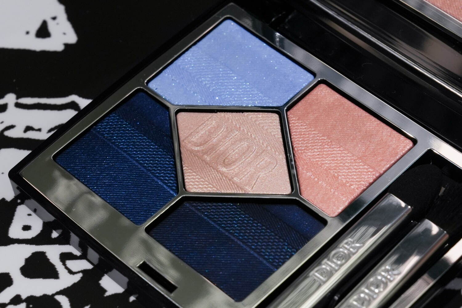 ディオール「パリの街」着想イベントが新宿伊勢丹で、ピンクトーンの