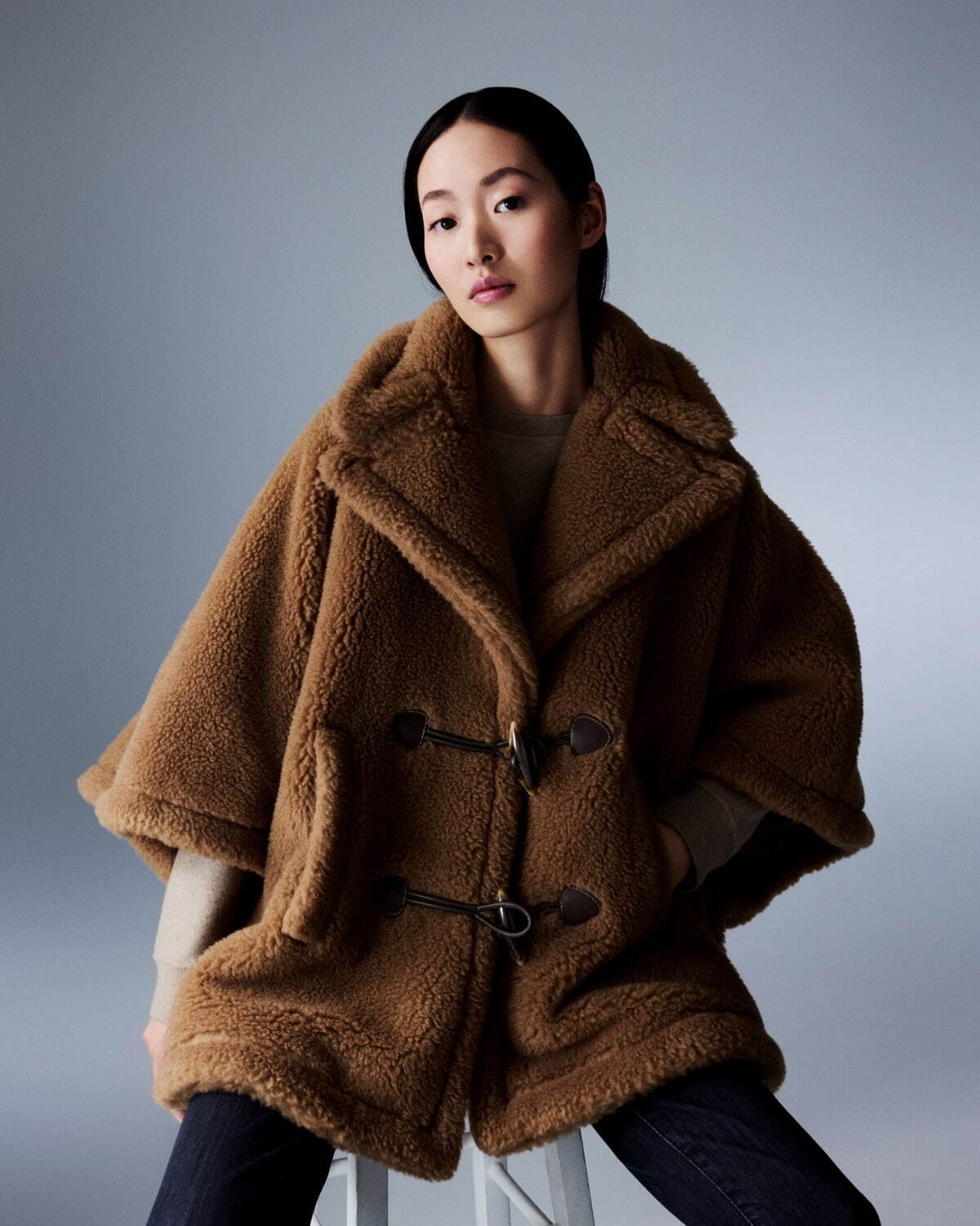 マックスマーラ“ふわふわ”「テディベア コート」着想ケープや3WAY