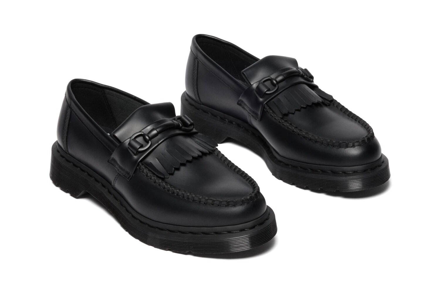 ドクターマーチンのローファー「エイドリアン」“レッド覗く”タッセル