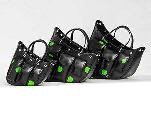 ザ・ビートルズ・コム デ ギャルソン「アップル柄」バッグにポケット