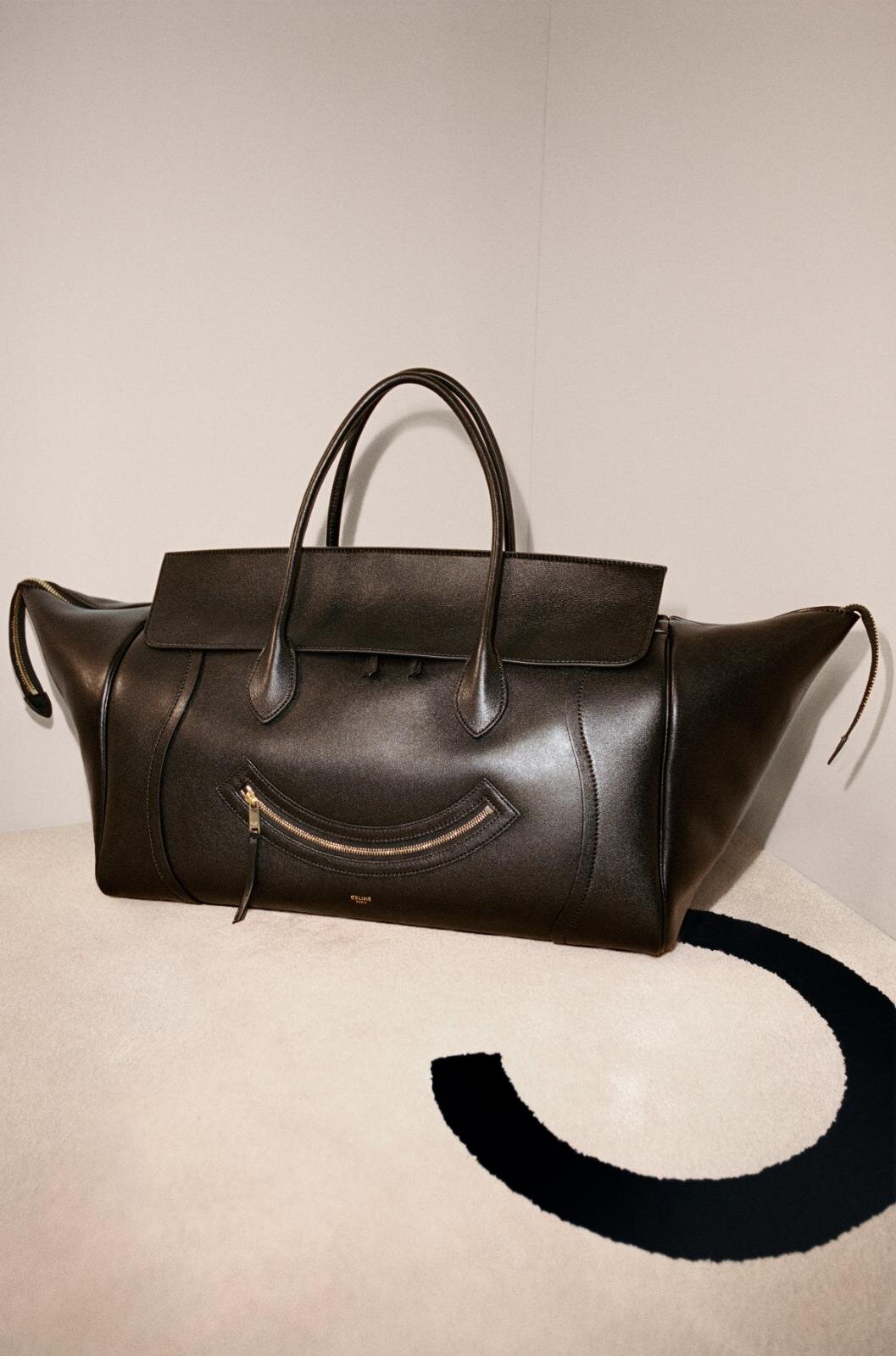 セリーヌの新バッグ「ニューラゲージ」誕生、フィービー期の名作