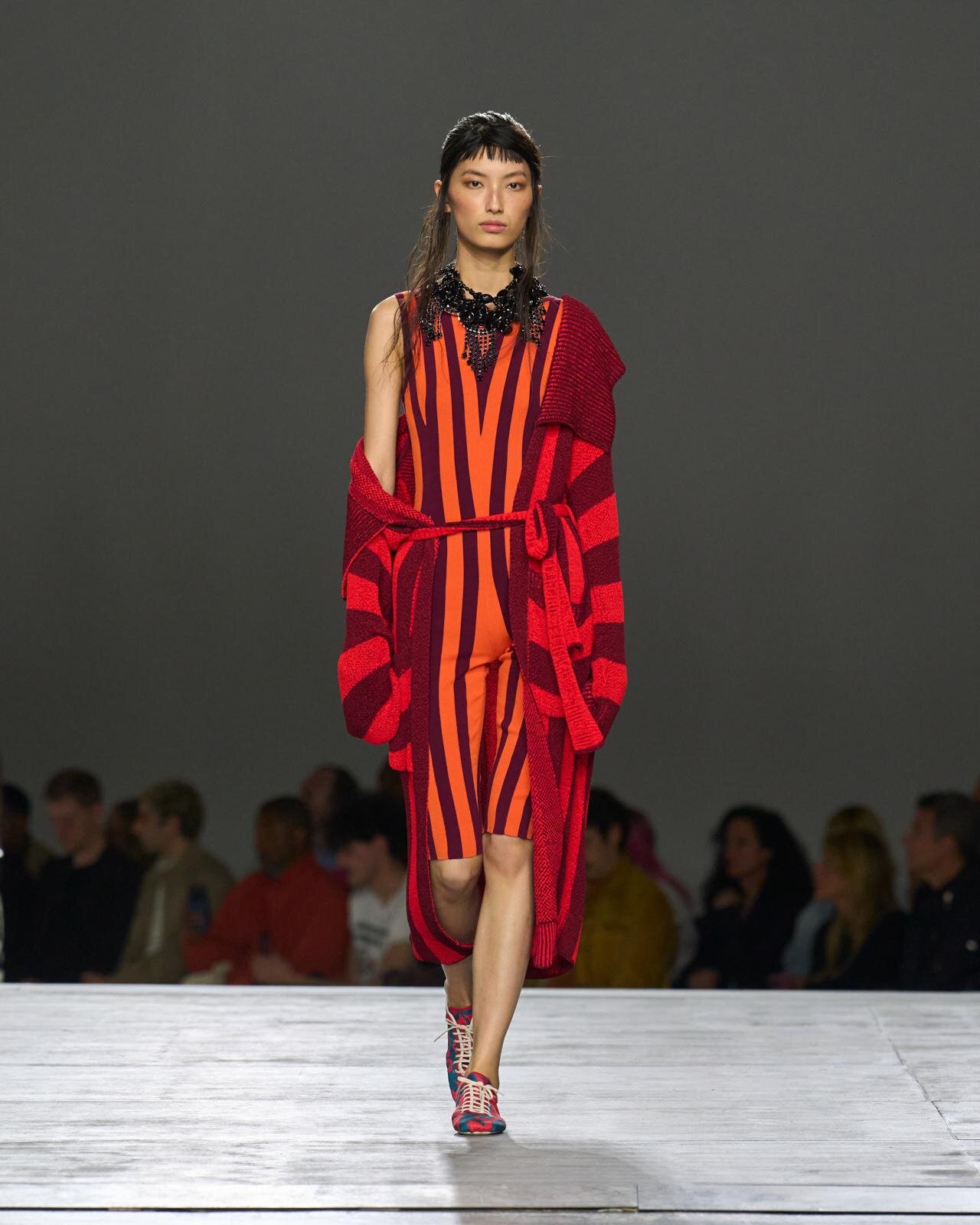 ドリス ヴァン ノッテン 2026年春夏コレクション - 気ままな波の戯れ