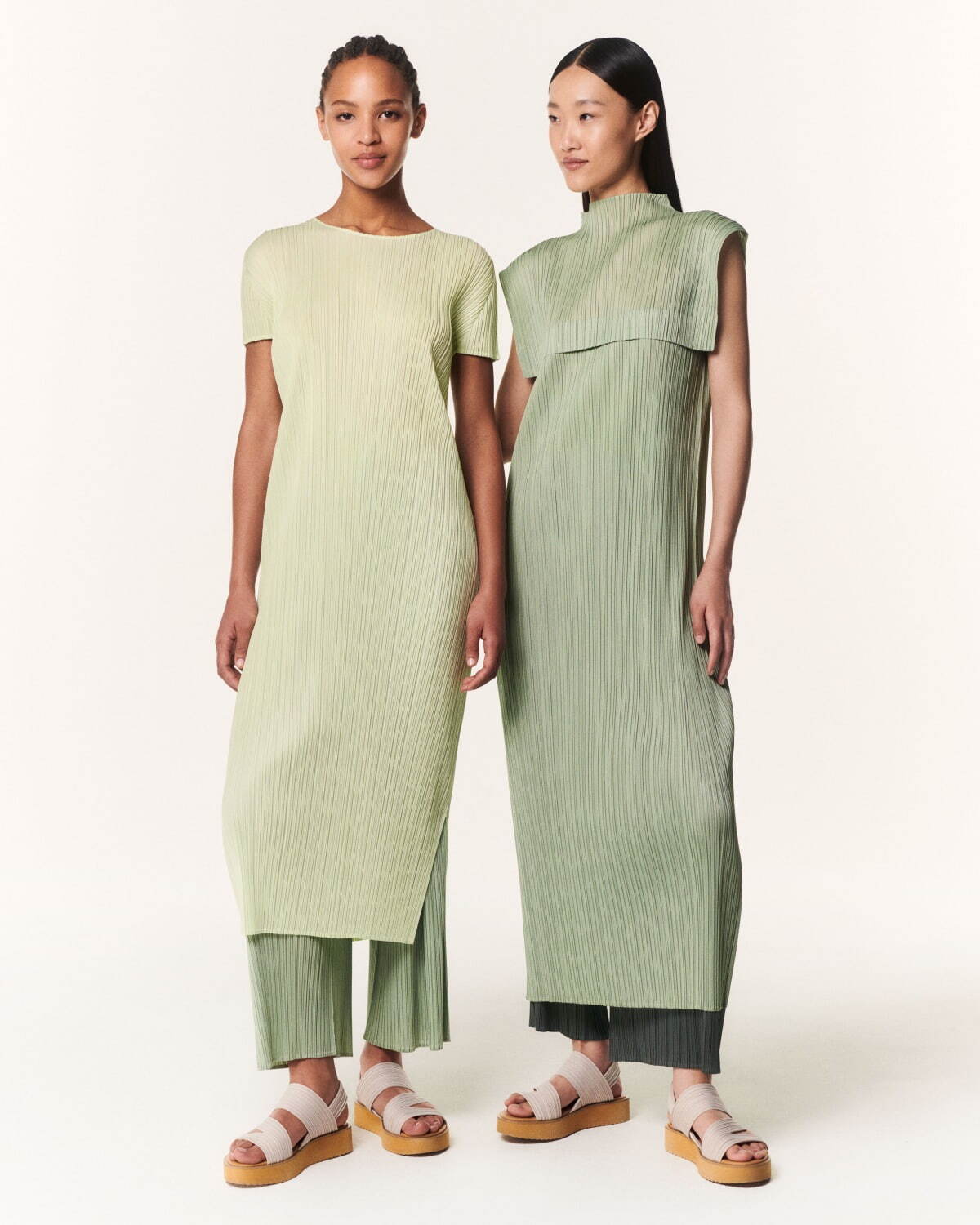 プリーツ プリーズ イッセイ ミヤケ“花火”プリントのワンピースなど