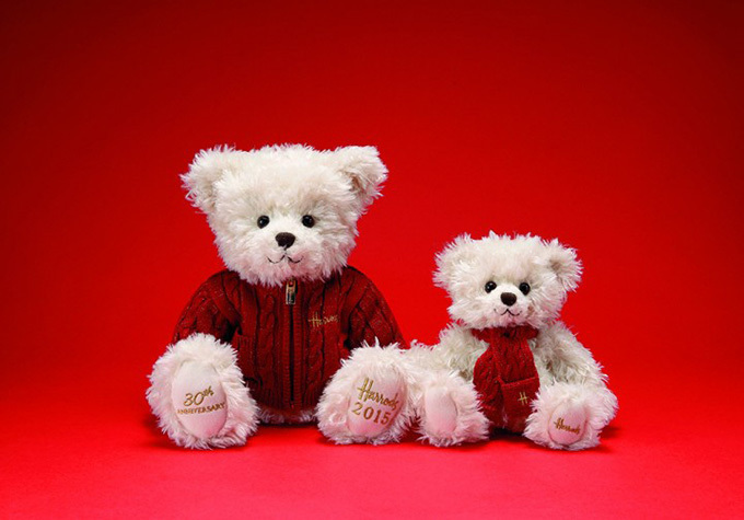 英・老舗百貨店ハロッズから2015年のイヤーベア「ベネディクト」発売