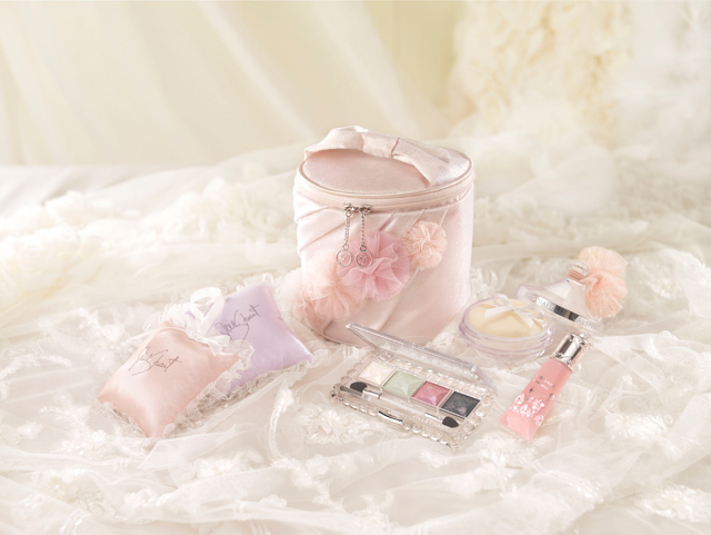 ジルスチュアート ビューティから、スウィートなクリスマス限定コフレ