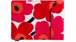 マリメッコ×マイクロソフト サーフェスのデバイスケース、菜園柄タイプ