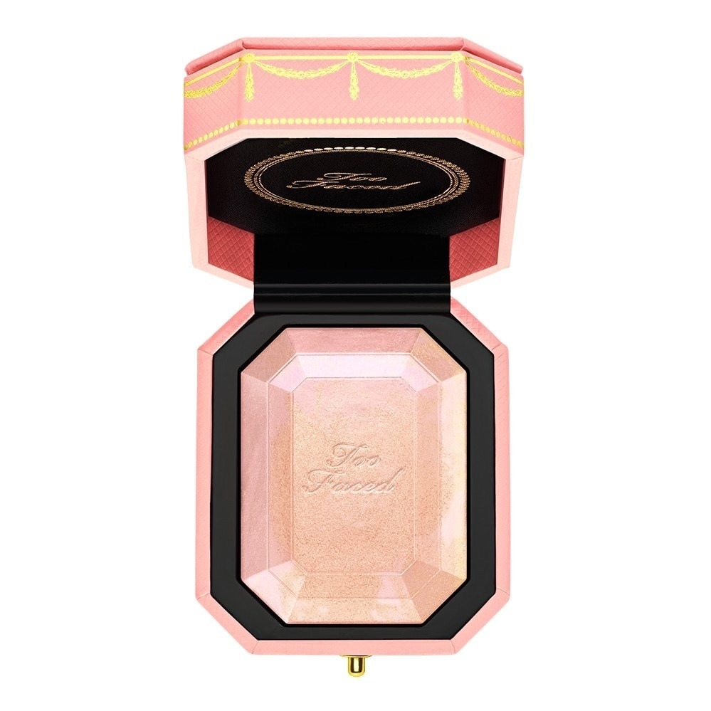 トゥー フェイスド“ダイヤモンド”から着想したハイライターにほんのり