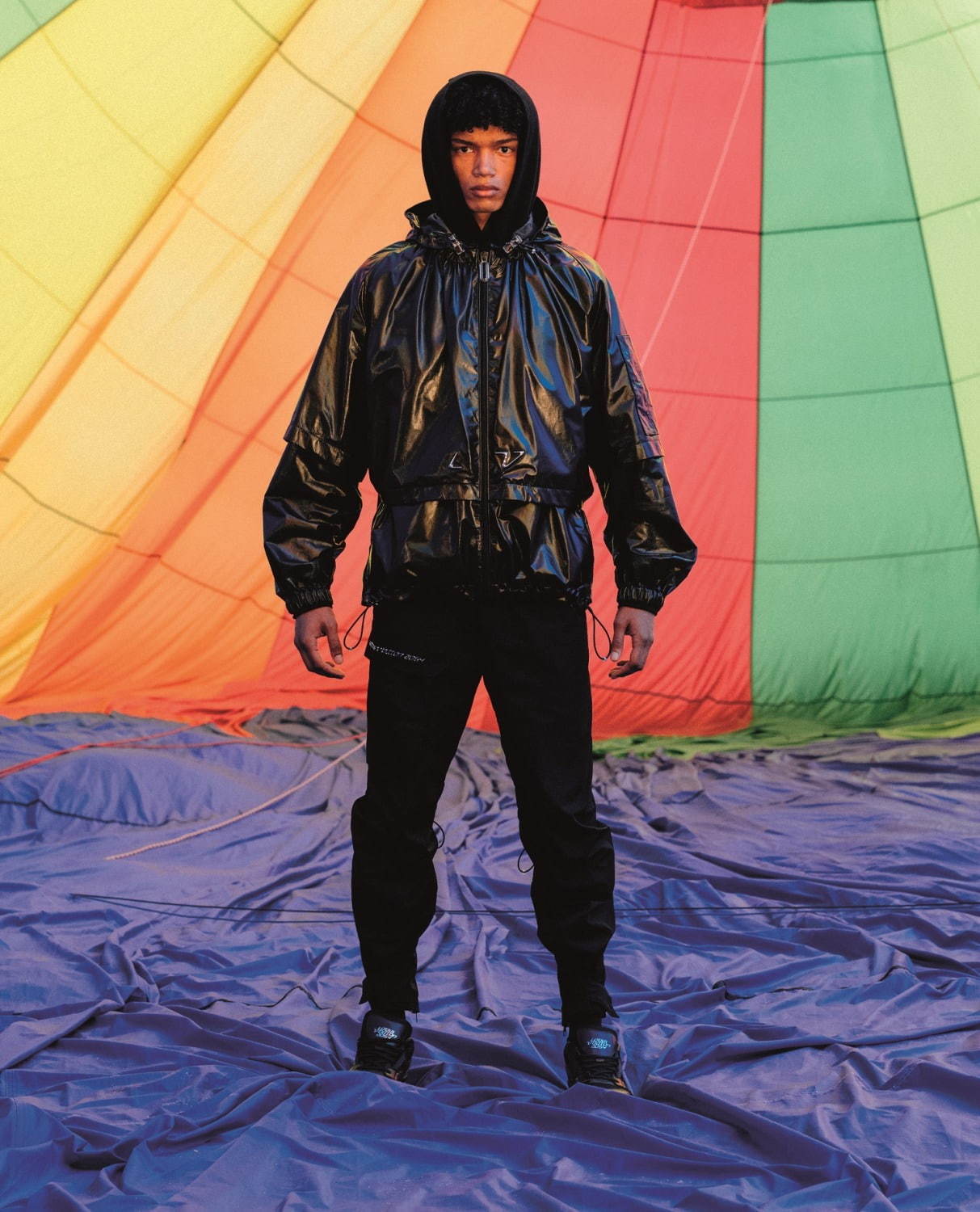 ルイ・ヴィトン 2054」枕になるオーバーシャツや完全撥水の