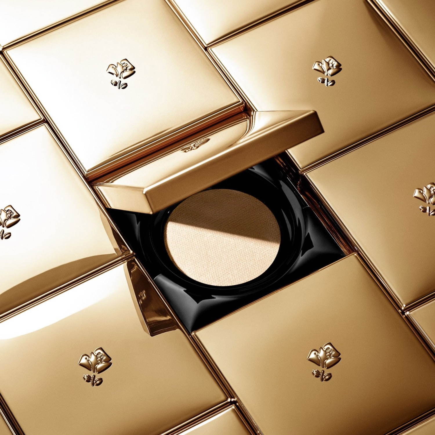 ランコム アプソリュ“最高峰”黄金のクッションファンデ＆22金ゴールド