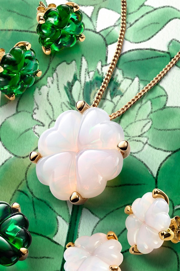 バカラ“四つ葉のクローバー”モチーフのジュエリー、ハート型クリスタル