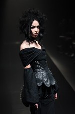 アリス アウアア 2013-14年秋冬コレクション - 「蜘蛛」に変えられた