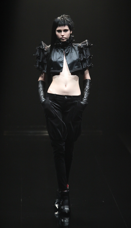 アリス アウアア 2013-14年秋冬コレクション - 「蜘蛛」に変えられた