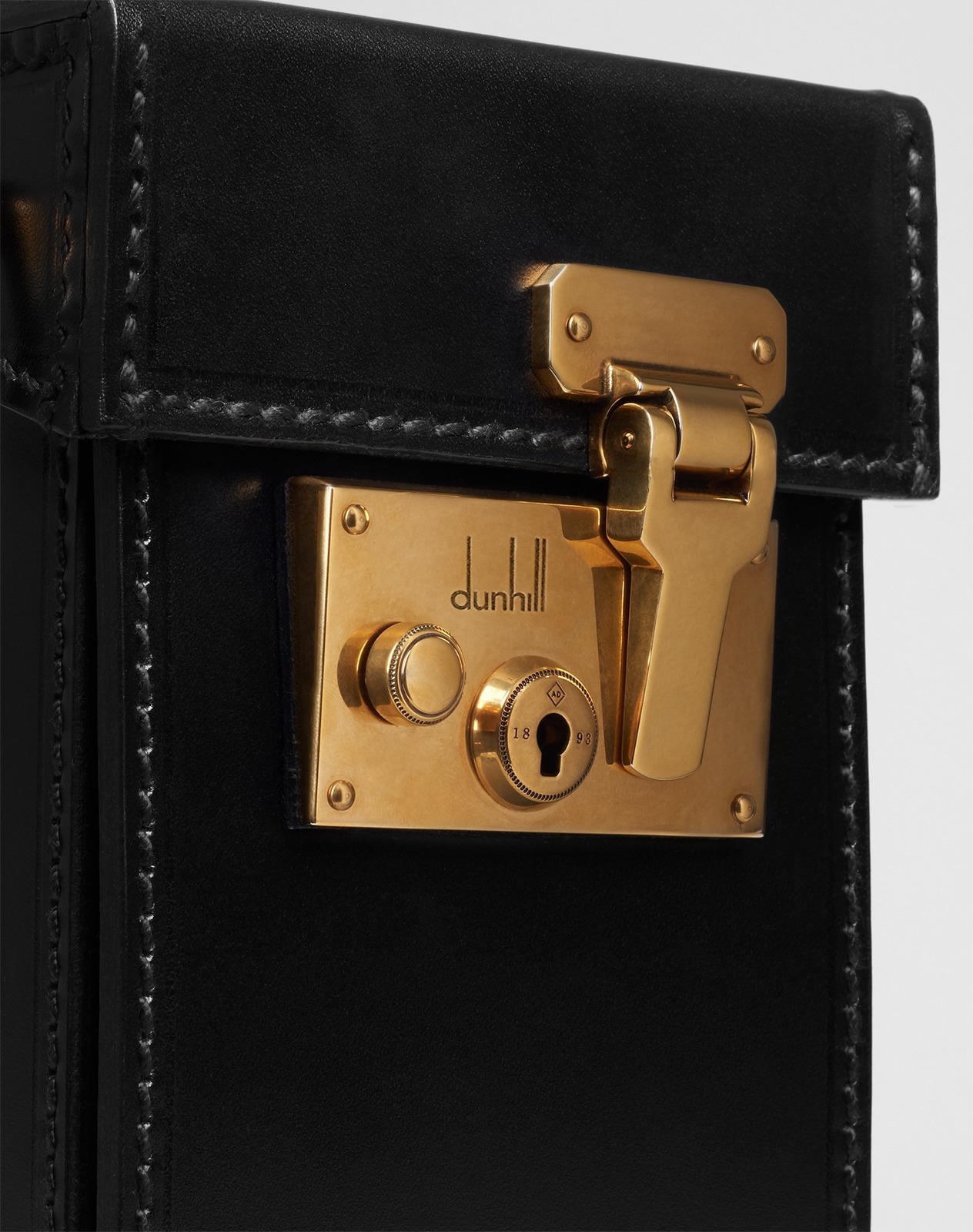 写真7/12｜ダンヒルからアタッシュケース着想「ロックバッグ」“真鍮の