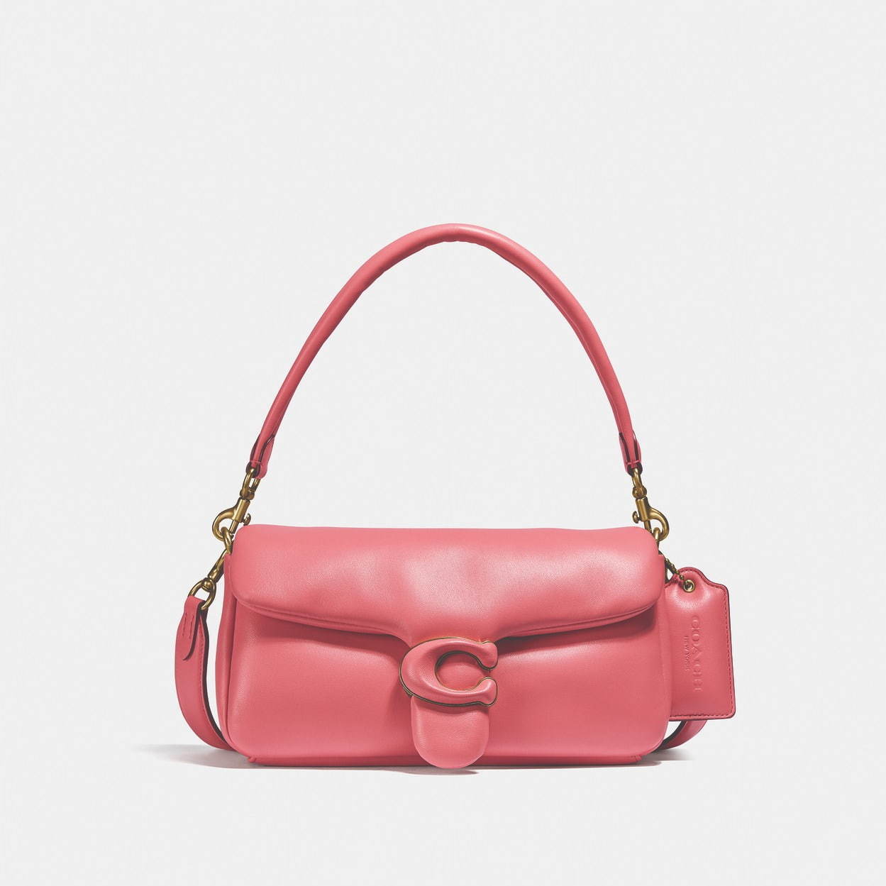 コーチ“枕”着想の新作バッグ「ピロー タビー」ふんわり丸いソフトな