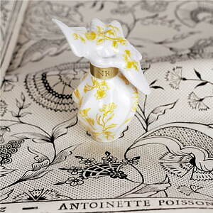 ニナ リッチの名香「レールデュタン」“羽ばたく鳩”を描いた限定香水