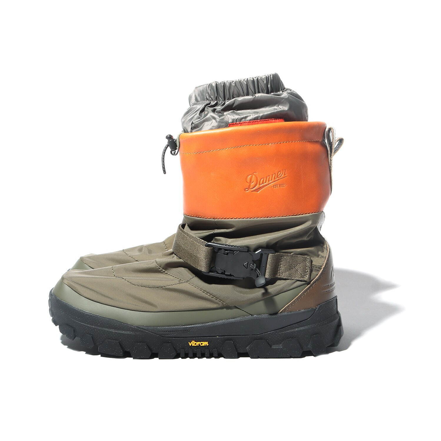 ナンガ×ダナー、レザーを組み合わせた防水ダウンブーツやロゴ入り