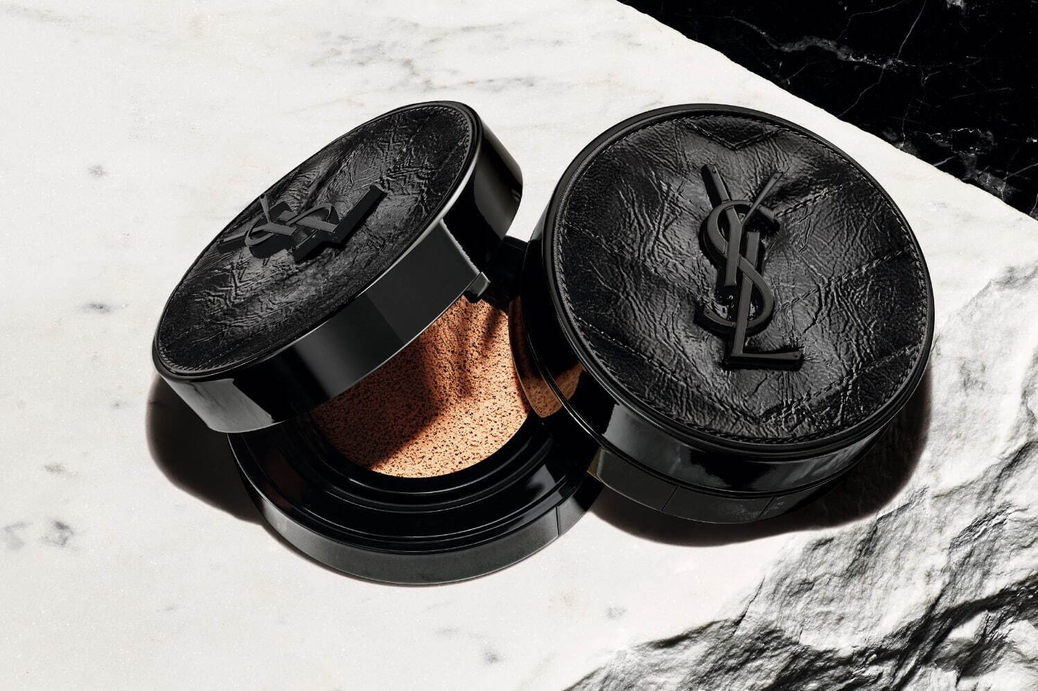 イヴ・サンローラン“漆黒パケ”の名品クッションファンデ「アンクル ド