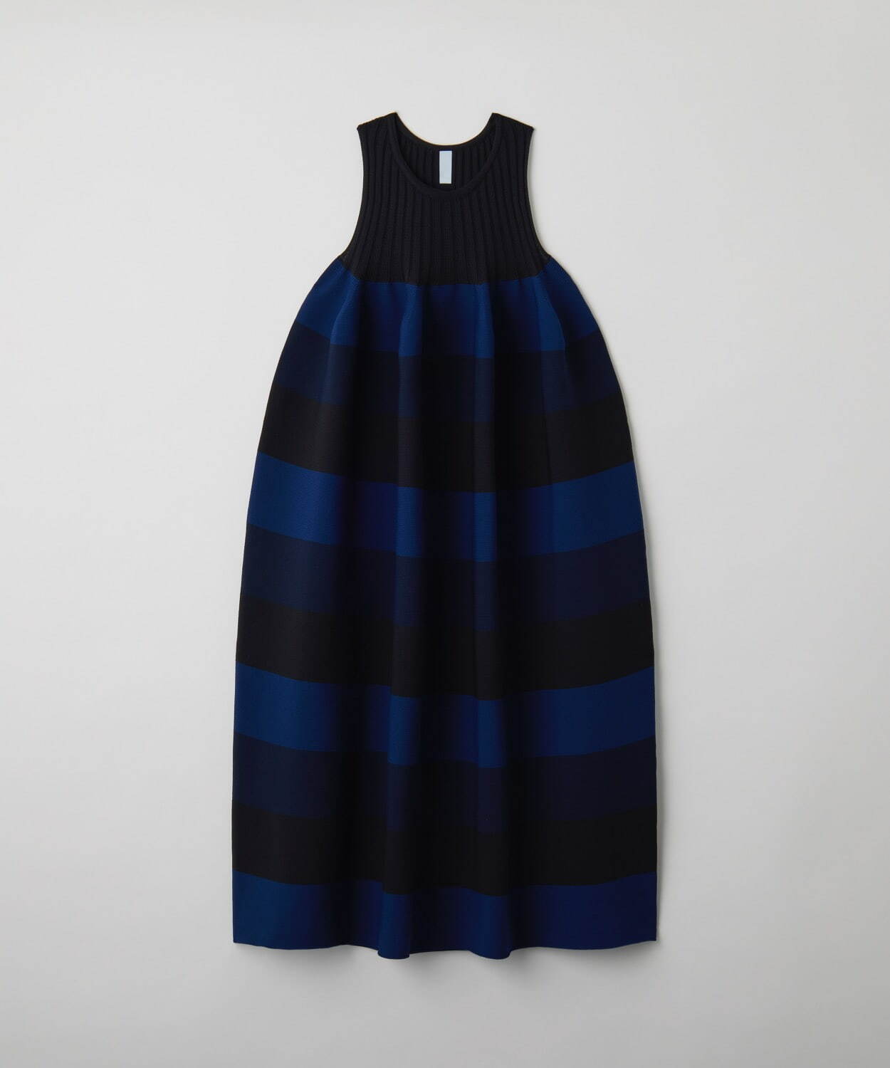 CFCL、マルチボーダーの壺型ニットドレス＆ラメ糸きらめくスカート