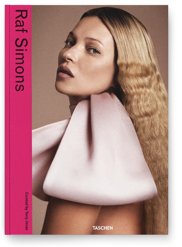 ラフ・シモンズの専門書 タッシェンが発行