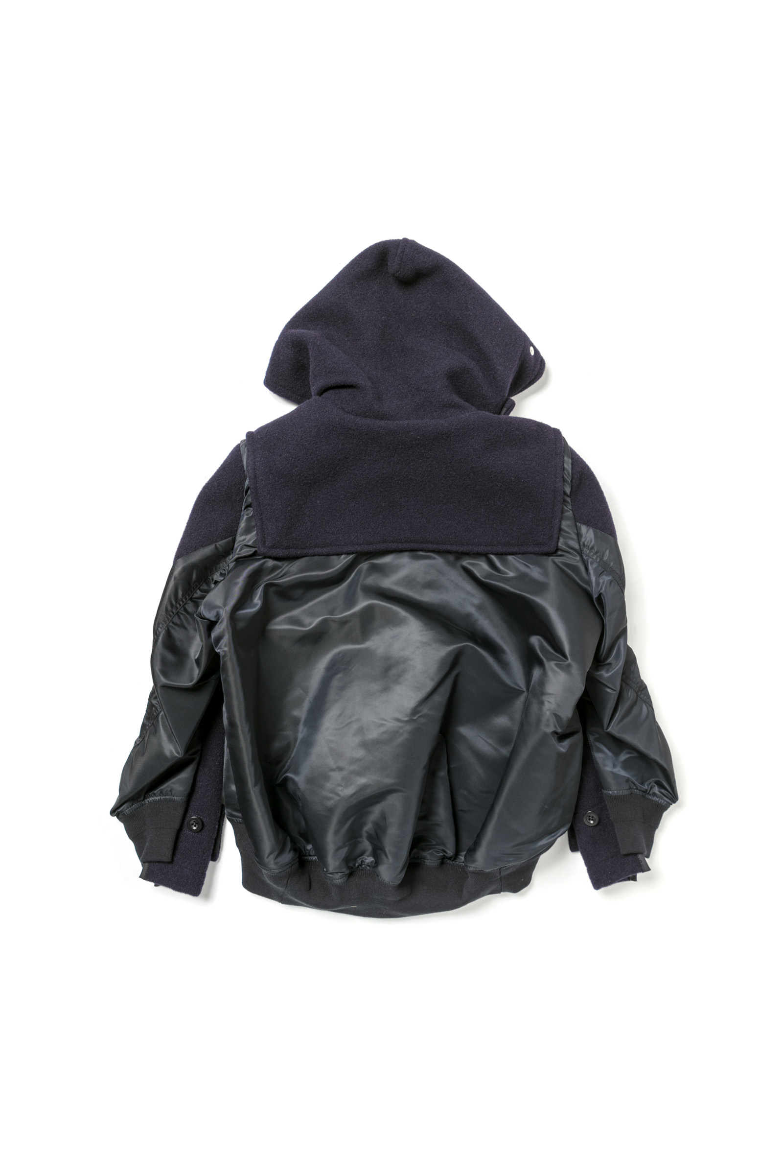 ダッフルコートとダウンジャケットが融合、サカイがグローバーオールと