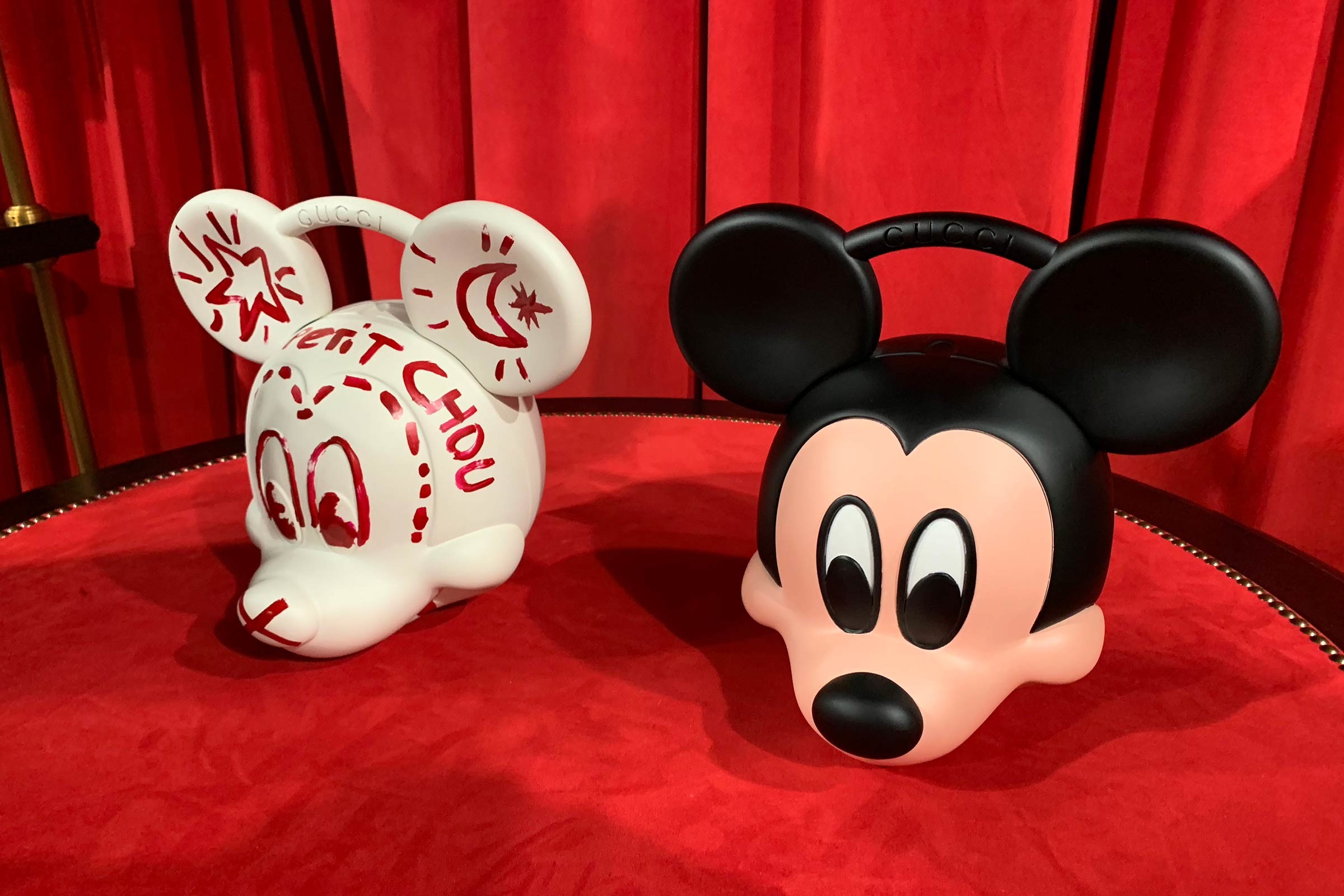 グッチ」がミッキーマウスバッグを発売、生誕90周年記念コラボ