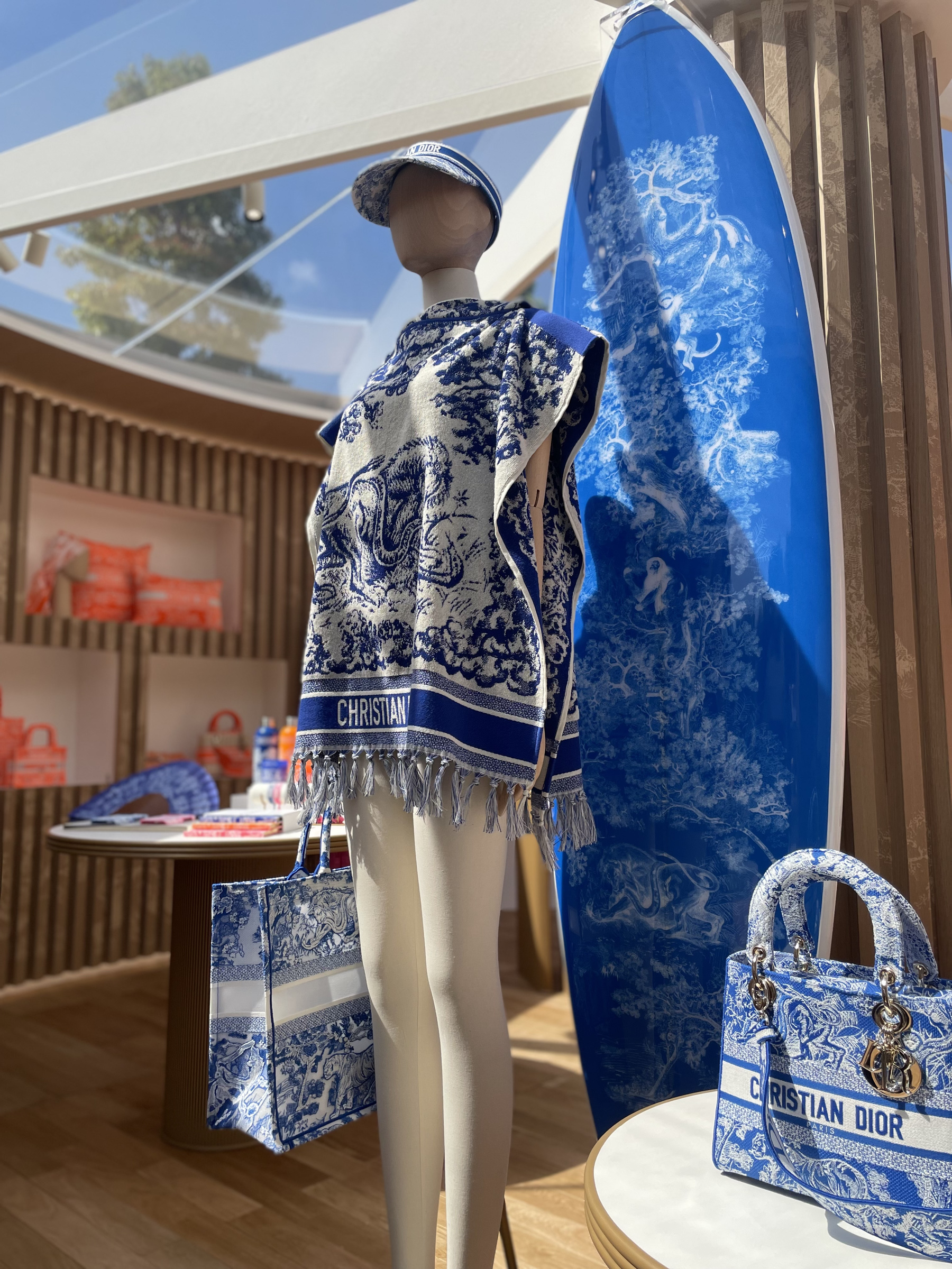 ディオール」GINZA SIXの屋上庭園でサマーカプセルコレクションの