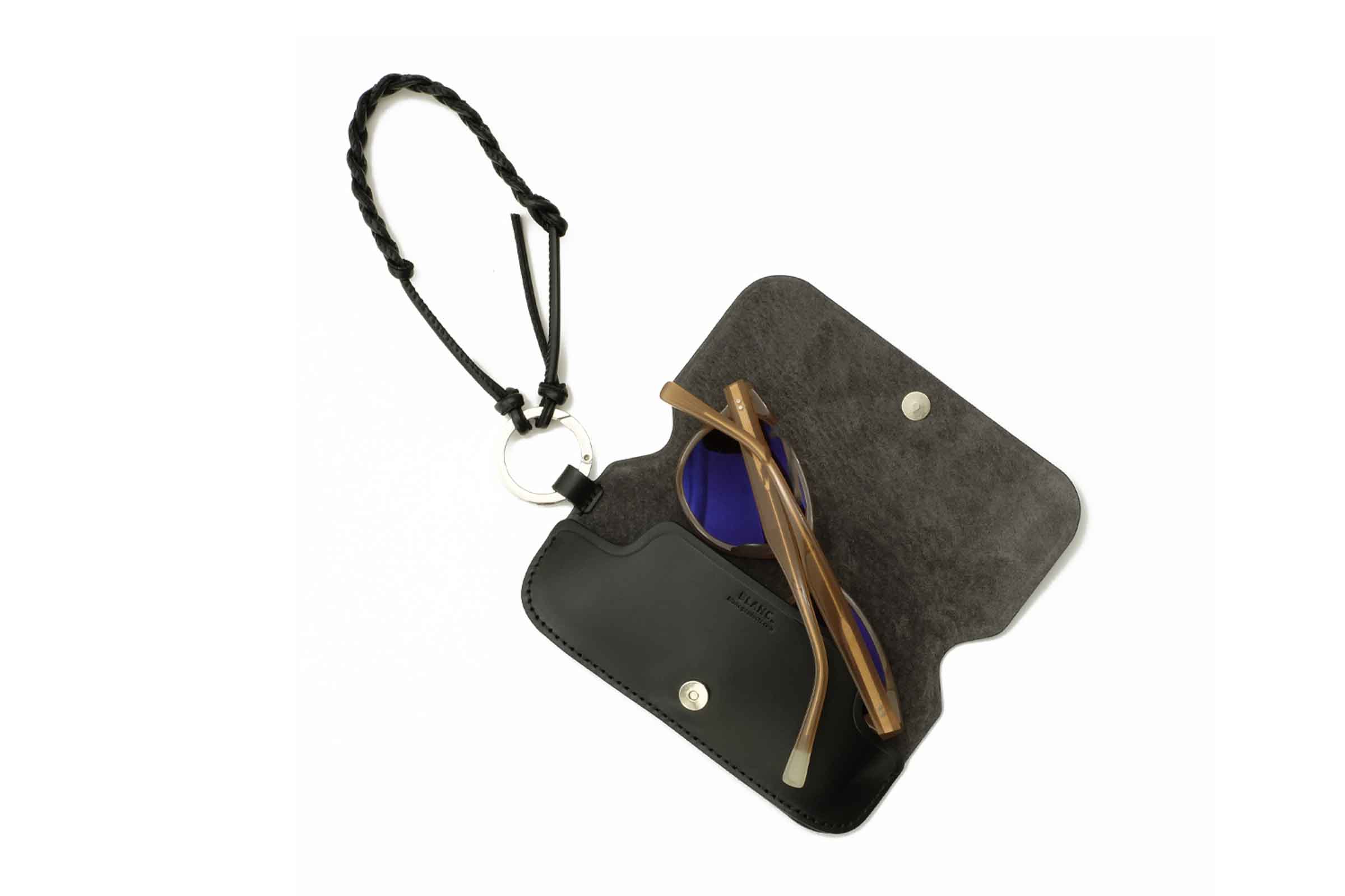 ブランが初のアイウェアアクセサリーを発売、ショルダーバッグなど展開