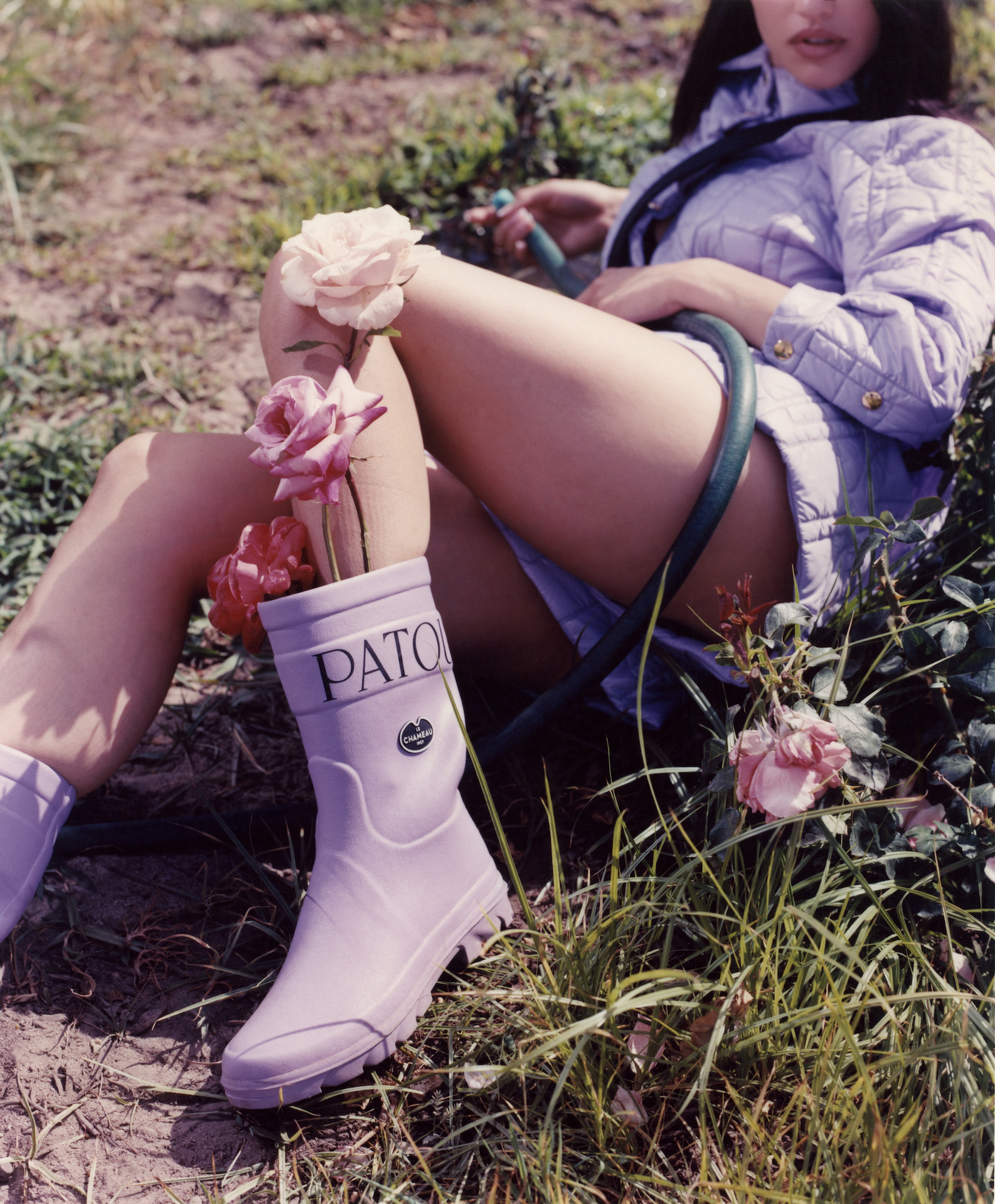 パトゥがフランスの老舗「ルシャモー」とコラボ、ラバーブーツ2型を発売