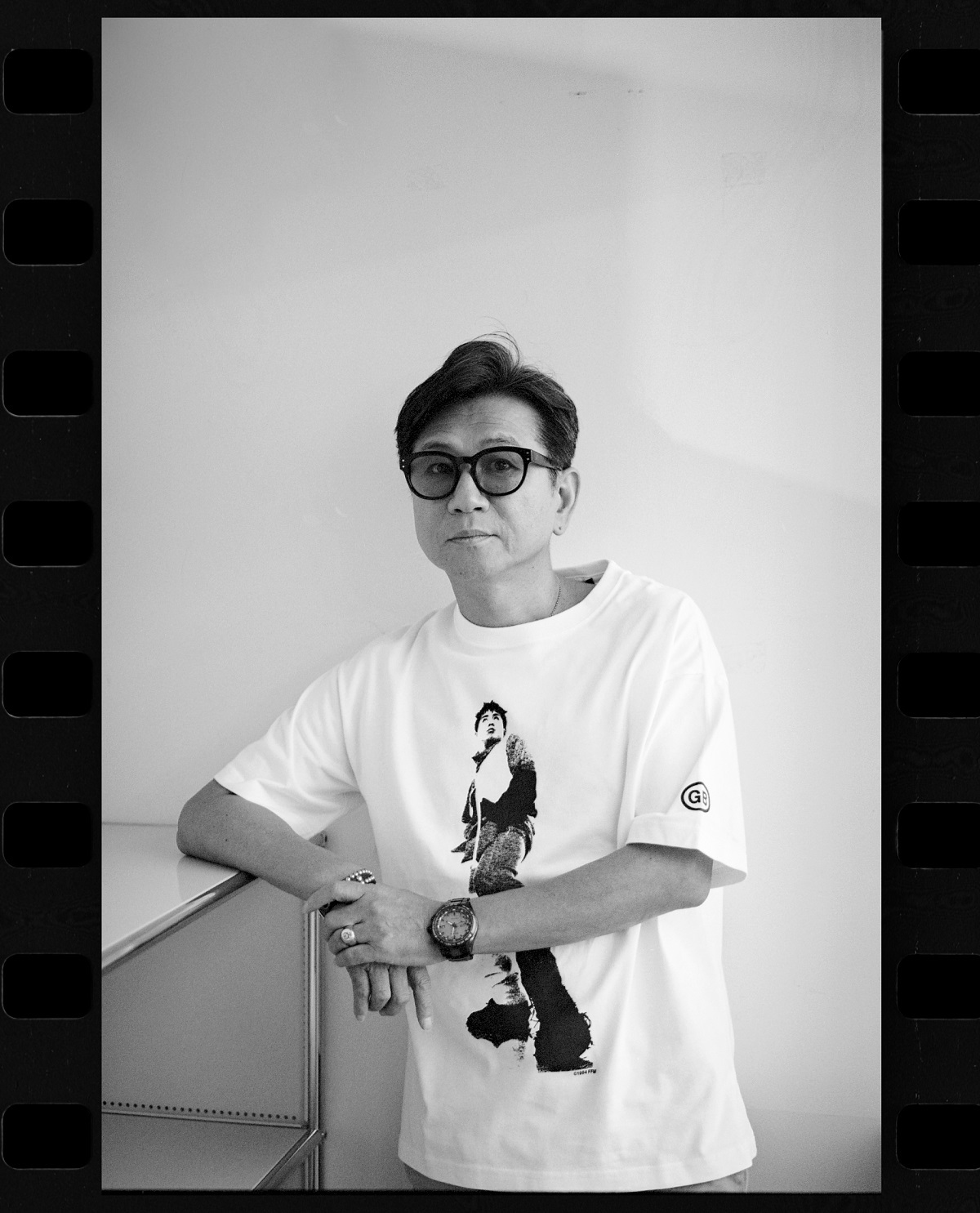 90年代の藤井フミヤをTシャツに、ジャーナル スタンダードが馬場圭介と