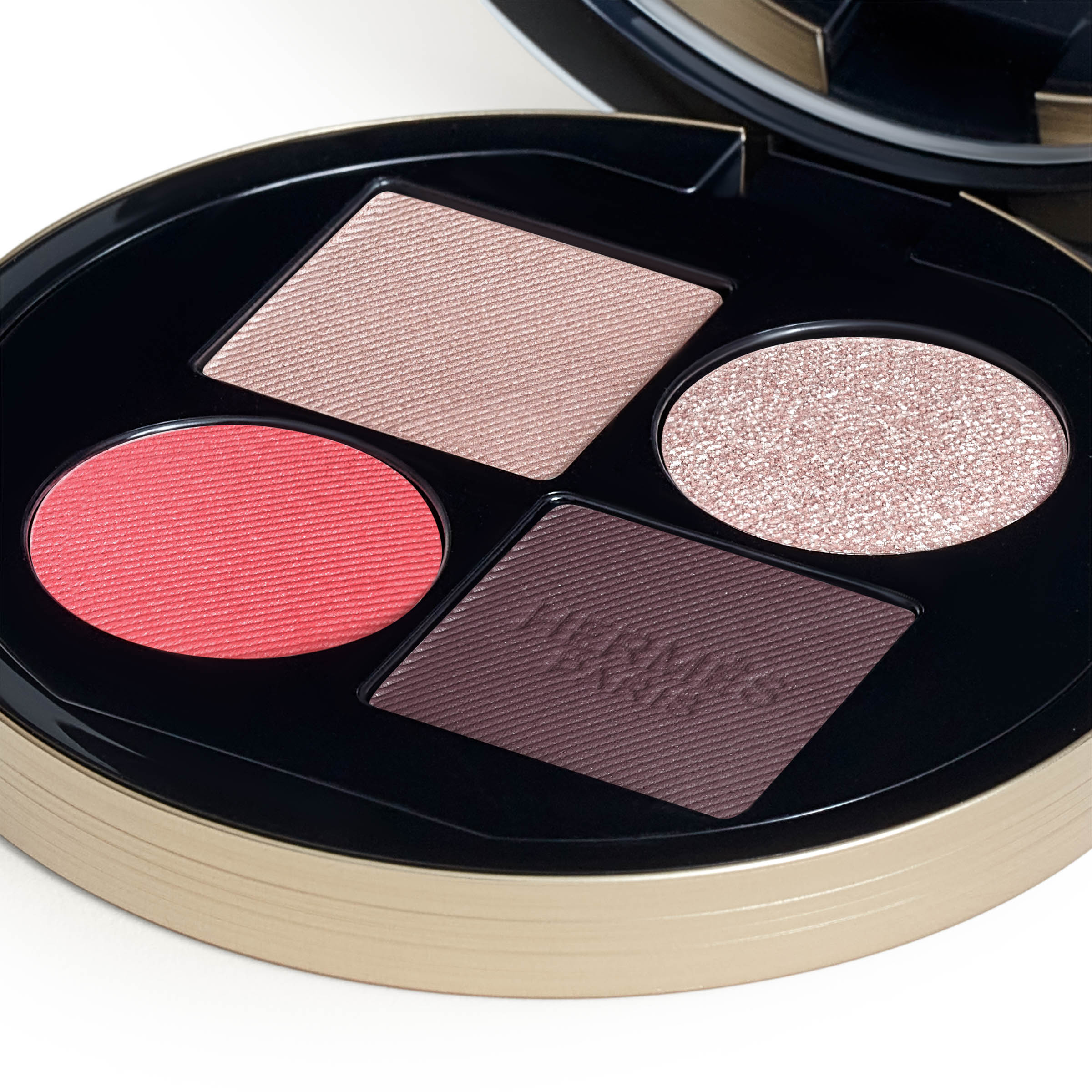 エルメスからアイメイクコレクション、メゾンを象徴するカラーのアイ