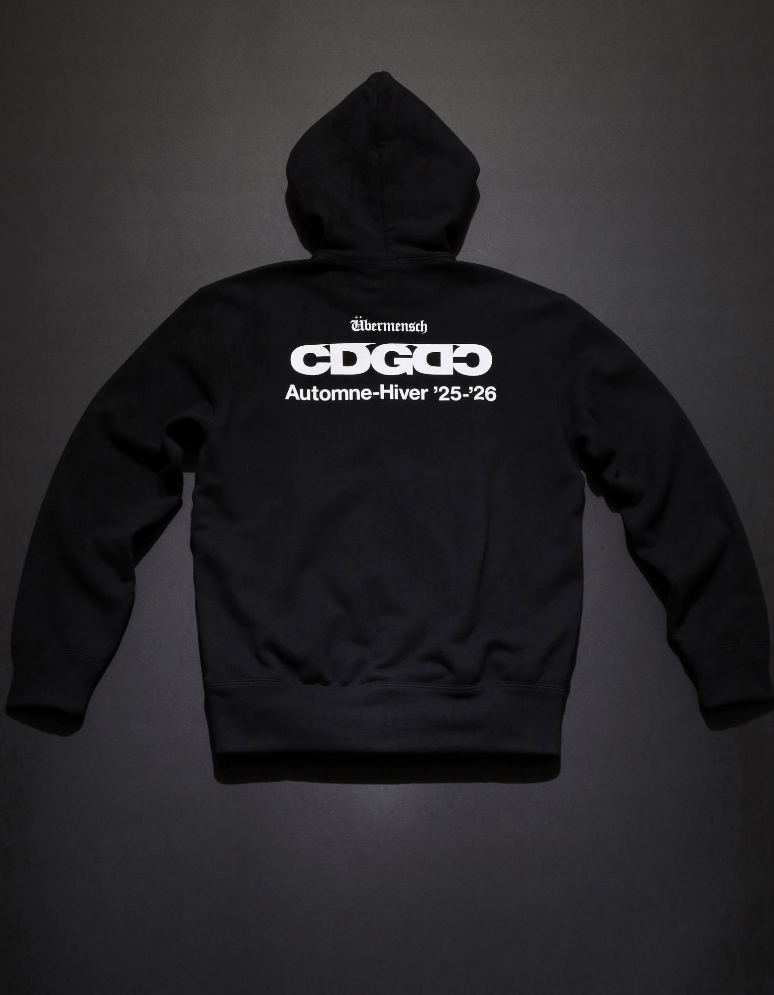 CDGがG-DRAGONとコラボ ワールドツアー「Übermensch」を記念した