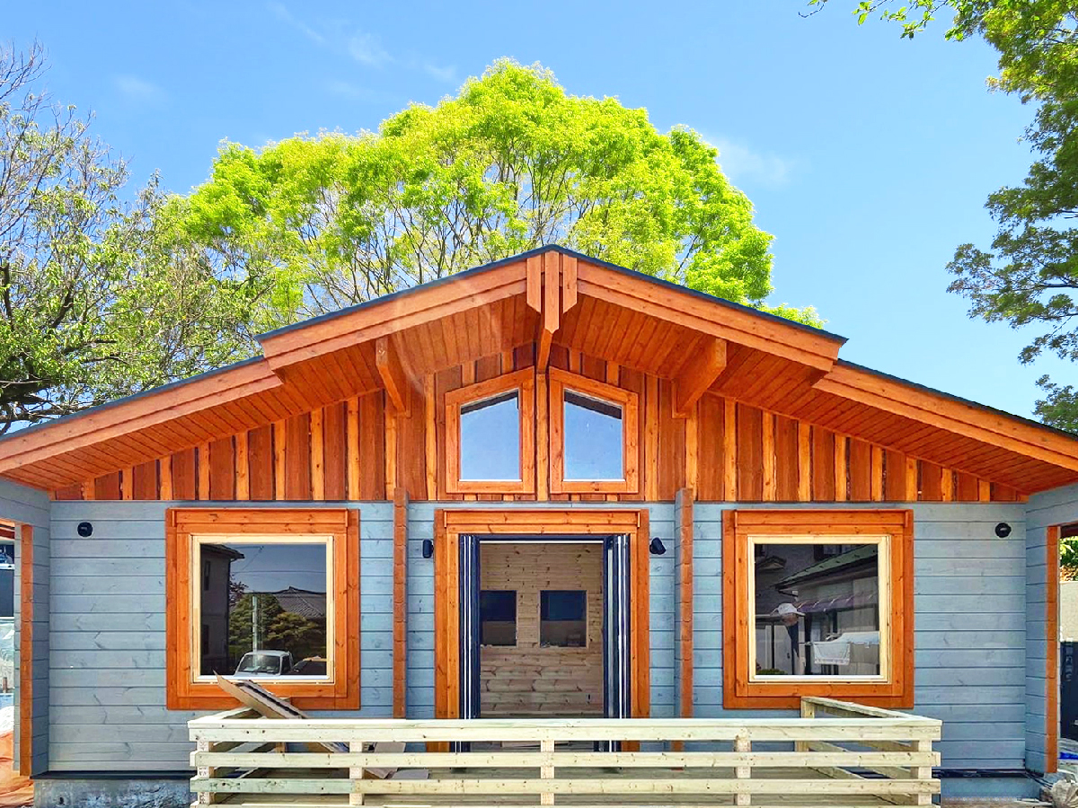 新緑の建築現場 ｜ ログハウスのビックボックス