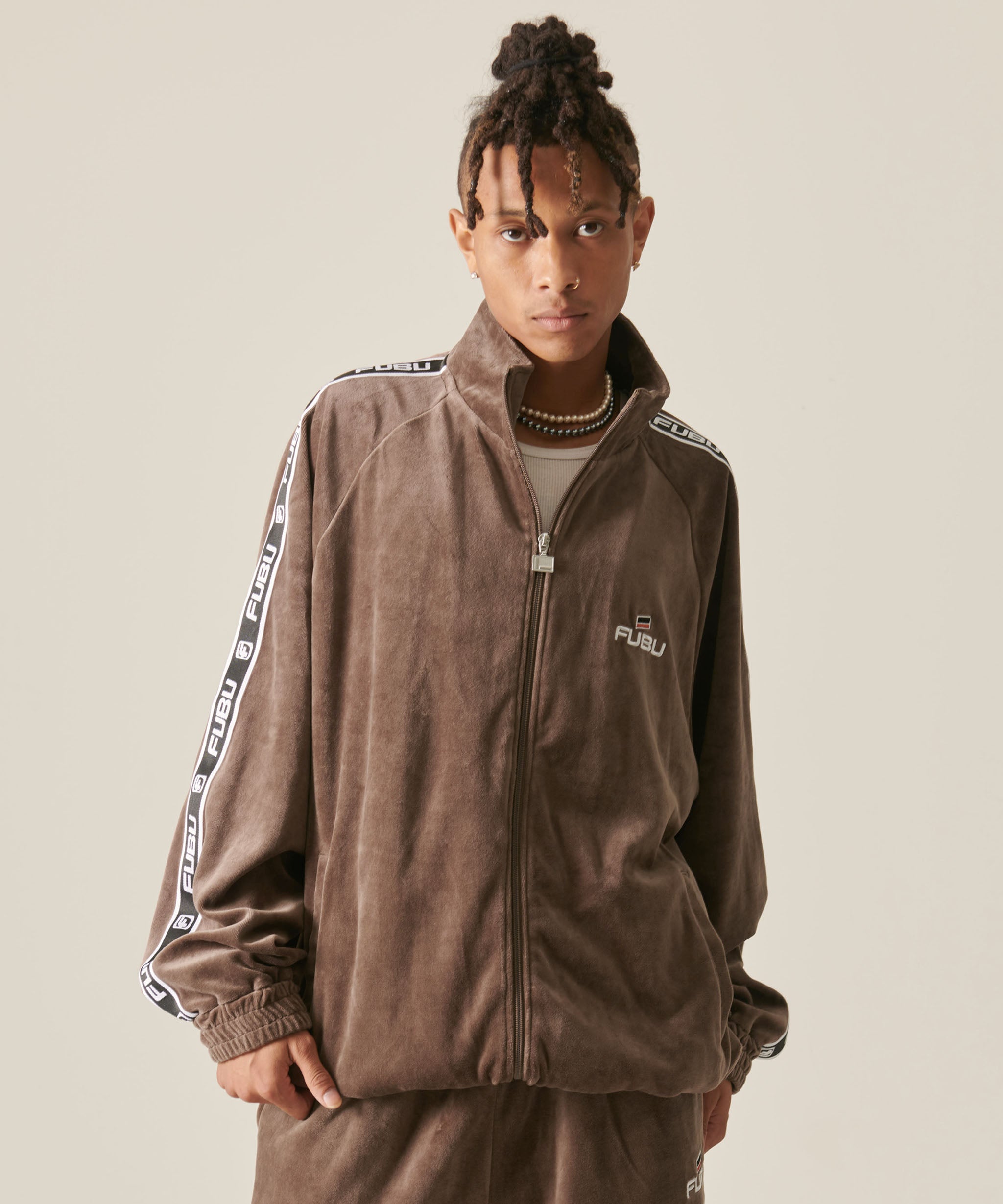 FUBU フブ トップス ベロアジャケット。FUBUはアメリカの代表的な