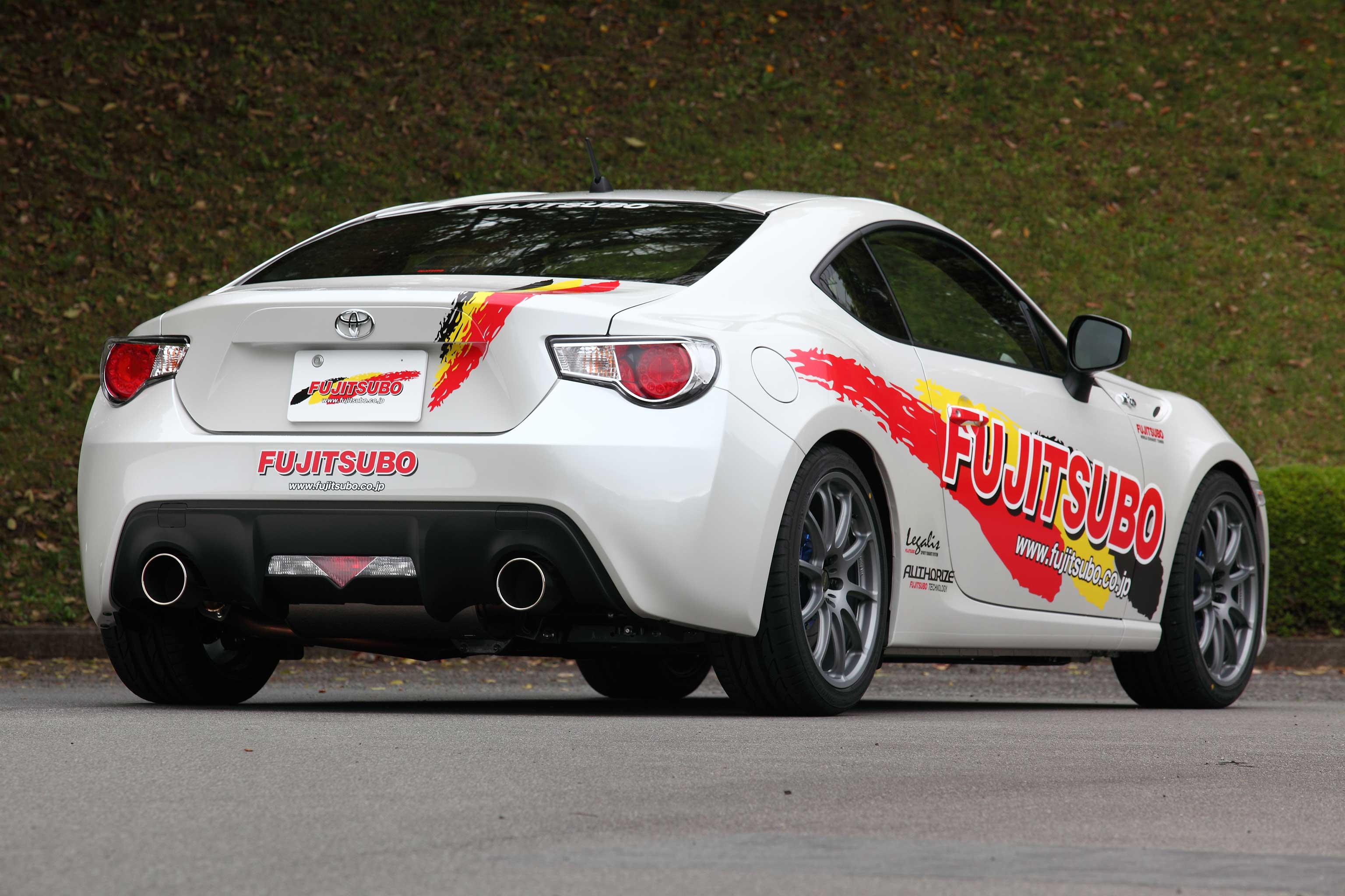 ZN6 86 マイナー前 |FUJITSUBO 藤壺技研工業株式会社 | 自動車マフラー