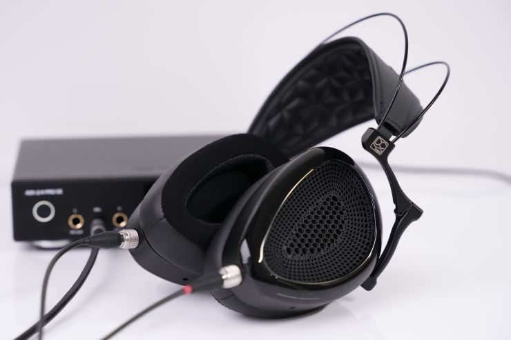 FIIO FT5 レビュー | 透明感と重厚感のあるサウンドへ導く平面磁界