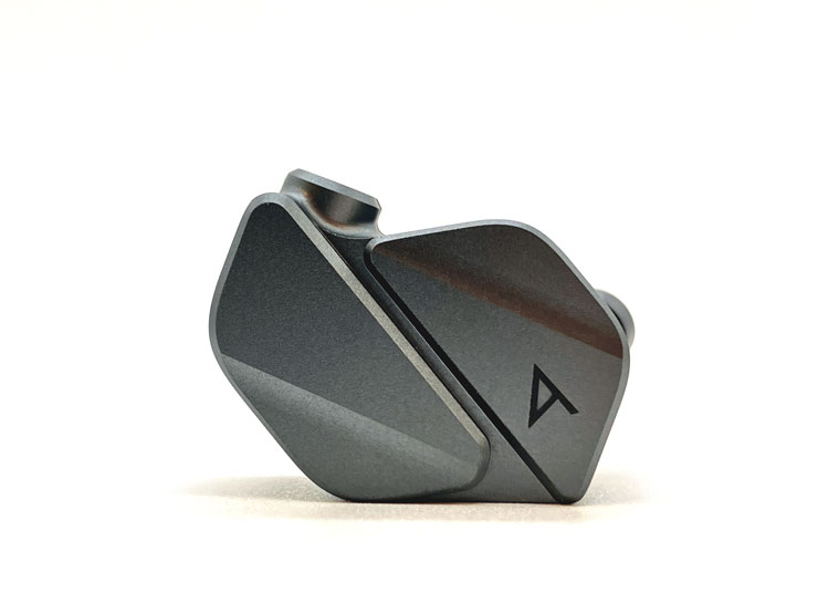 Astell & Kern AK ZERO2 レビュー | 明瞭かつ量感豊かな音色が特徴の